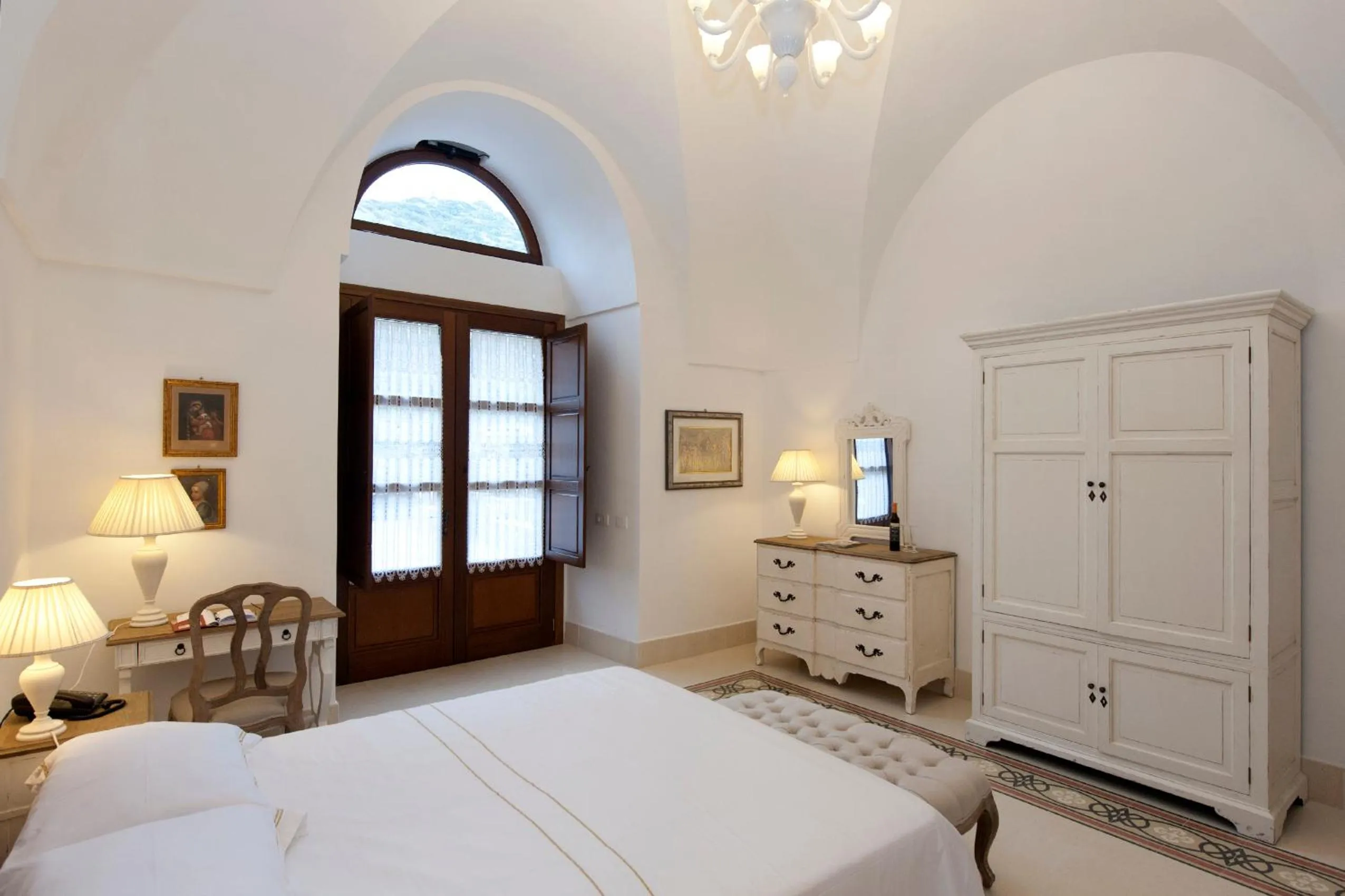 Bed in Resort Acropoli