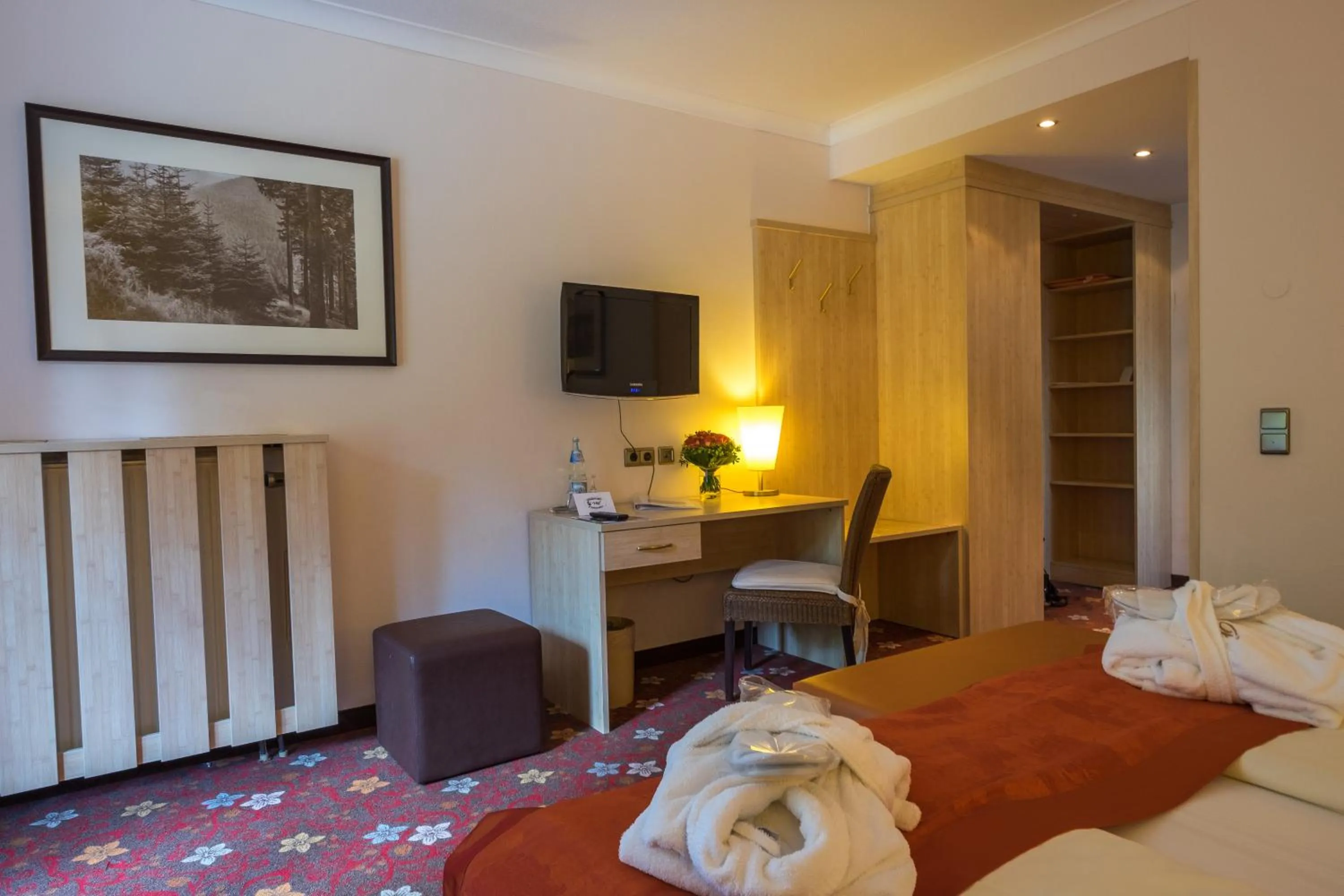 Photo of the whole room, Bed in Walpurgishof