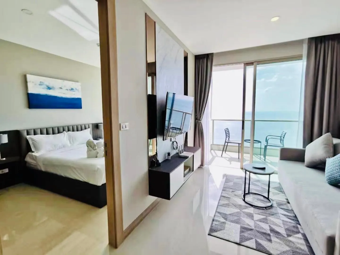 Bed in Riviera Jomtien by Daisy Pattaya