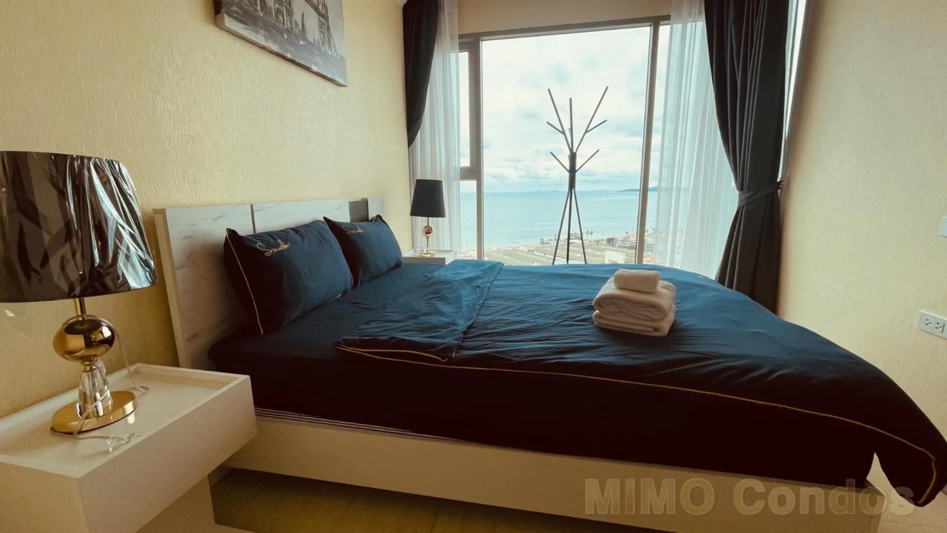 Bed in Riviera Jomtien by Daisy Pattaya