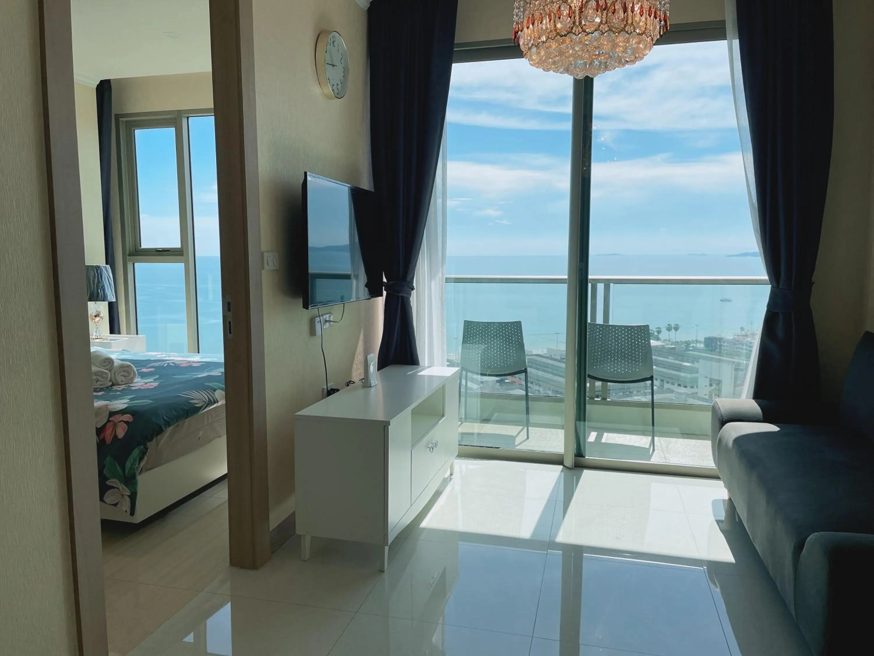 Bed in Riviera Jomtien by Daisy Pattaya