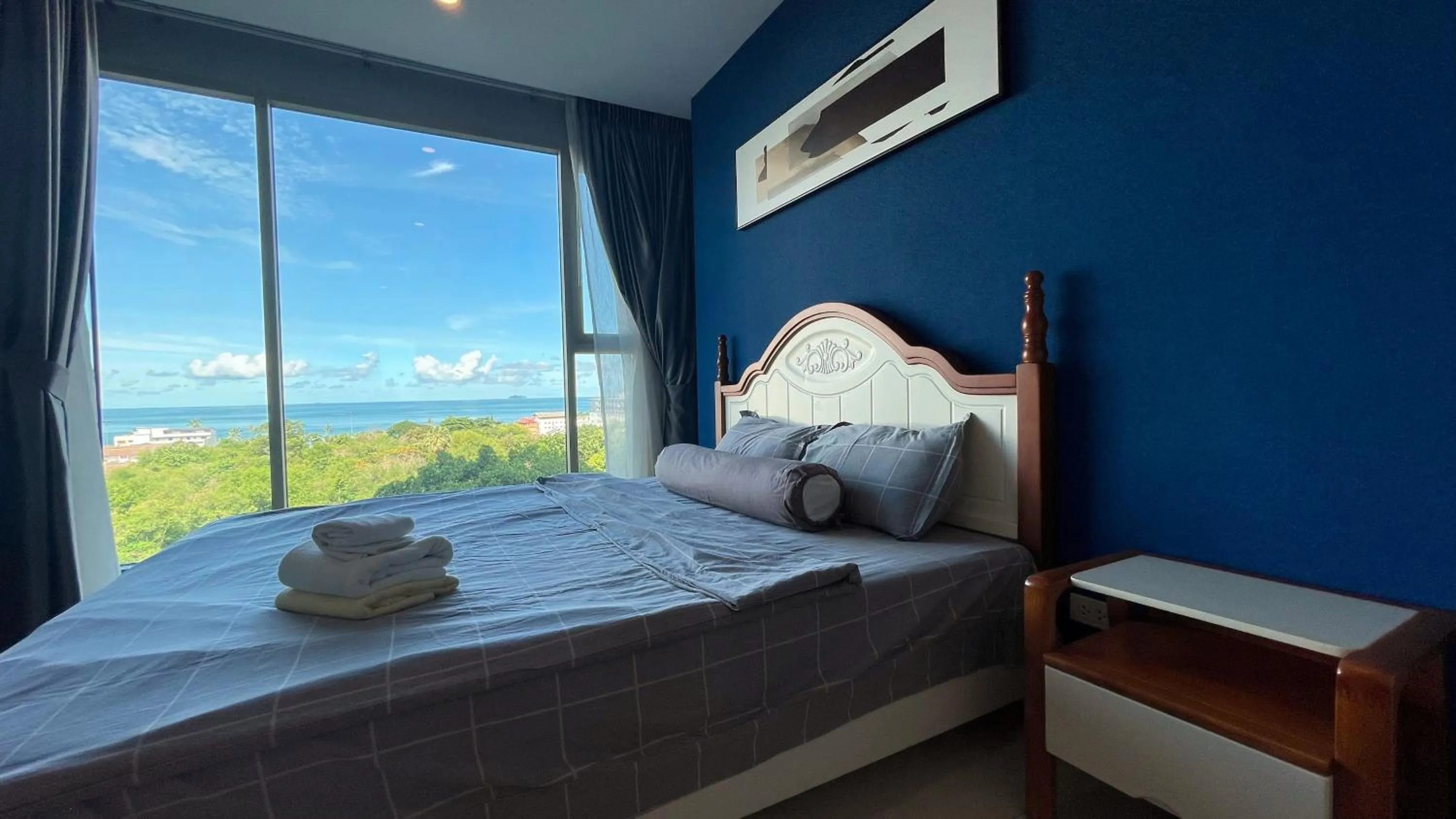 Bed in Riviera Jomtien by Daisy Pattaya