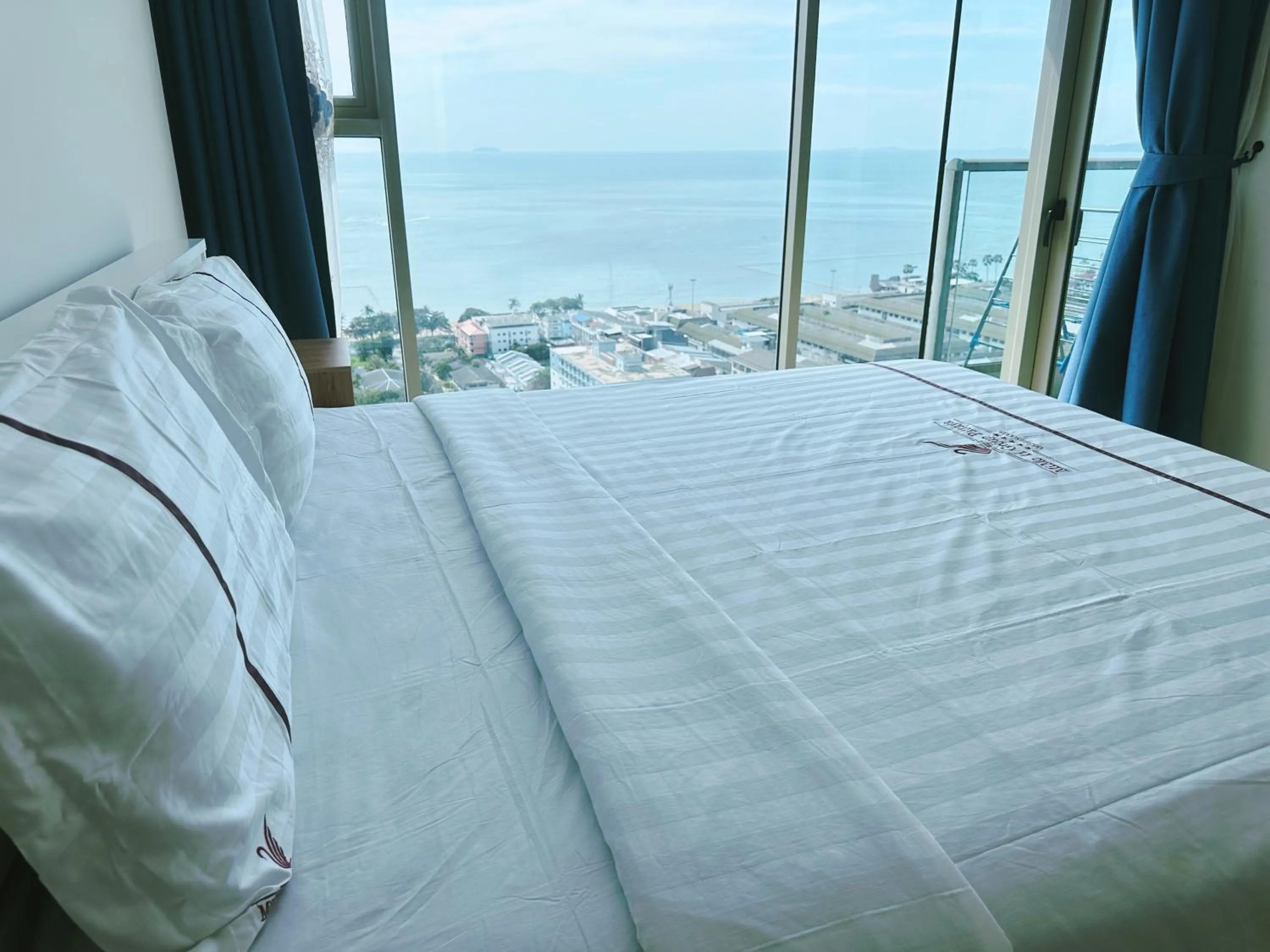 Bed in Riviera Jomtien by Daisy Pattaya