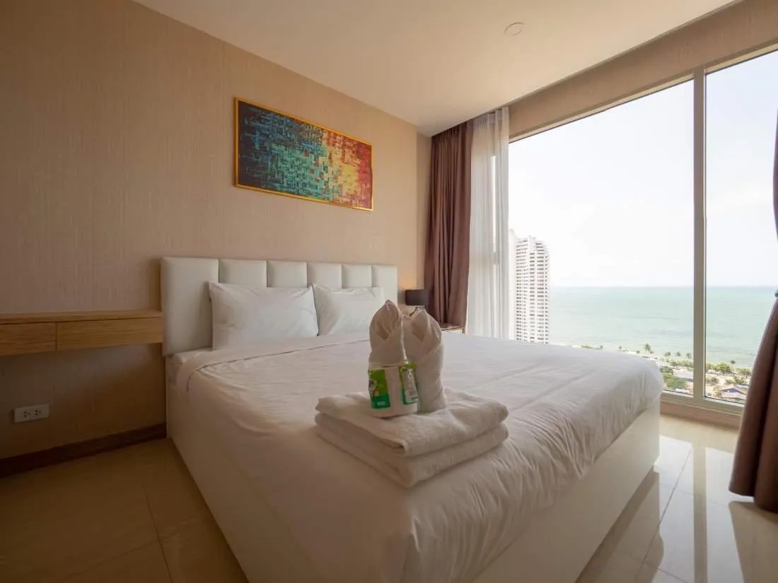 Bed in Riviera Jomtien by Daisy Pattaya