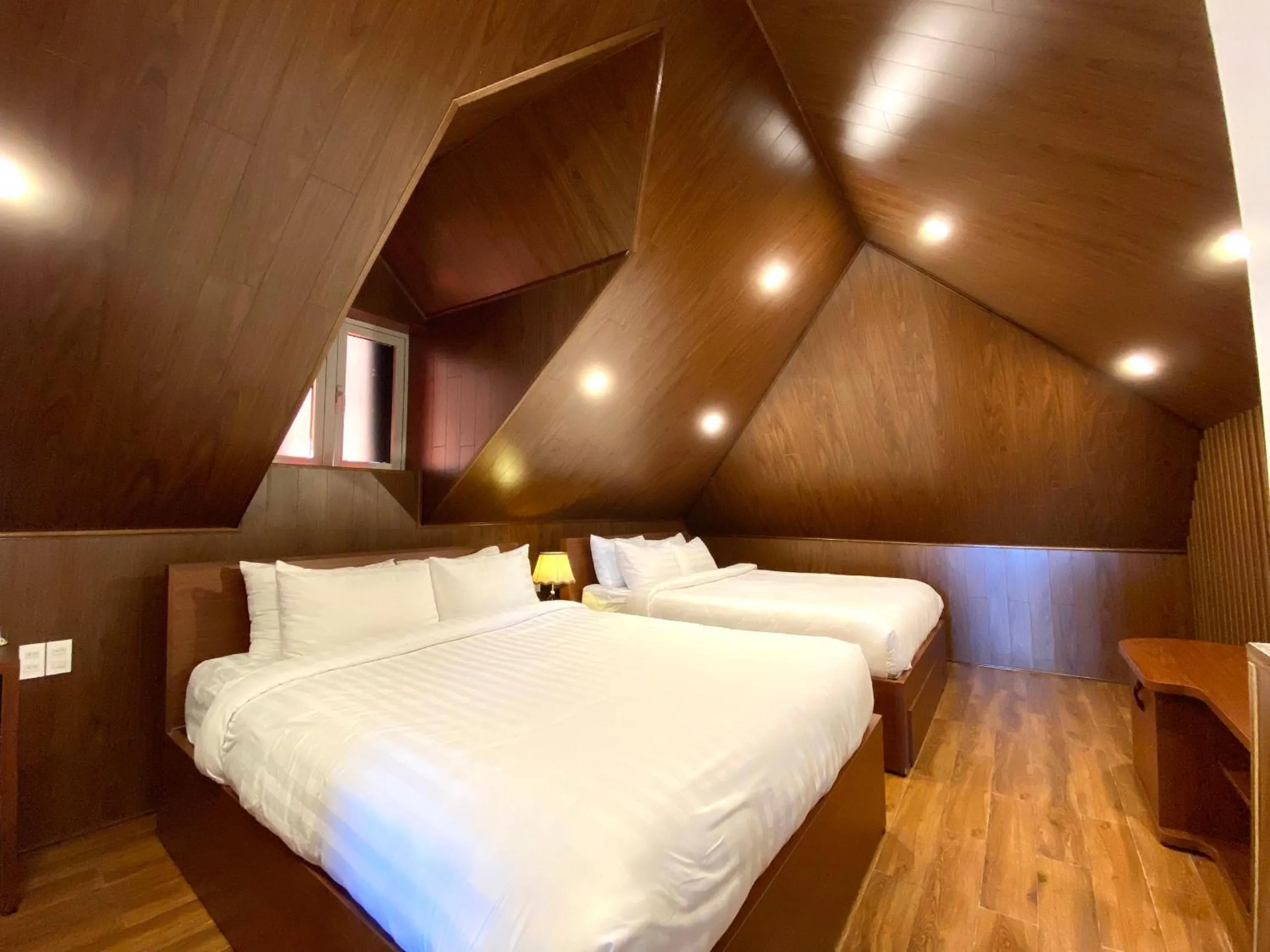 Bed in Dallas Hotel Dalat