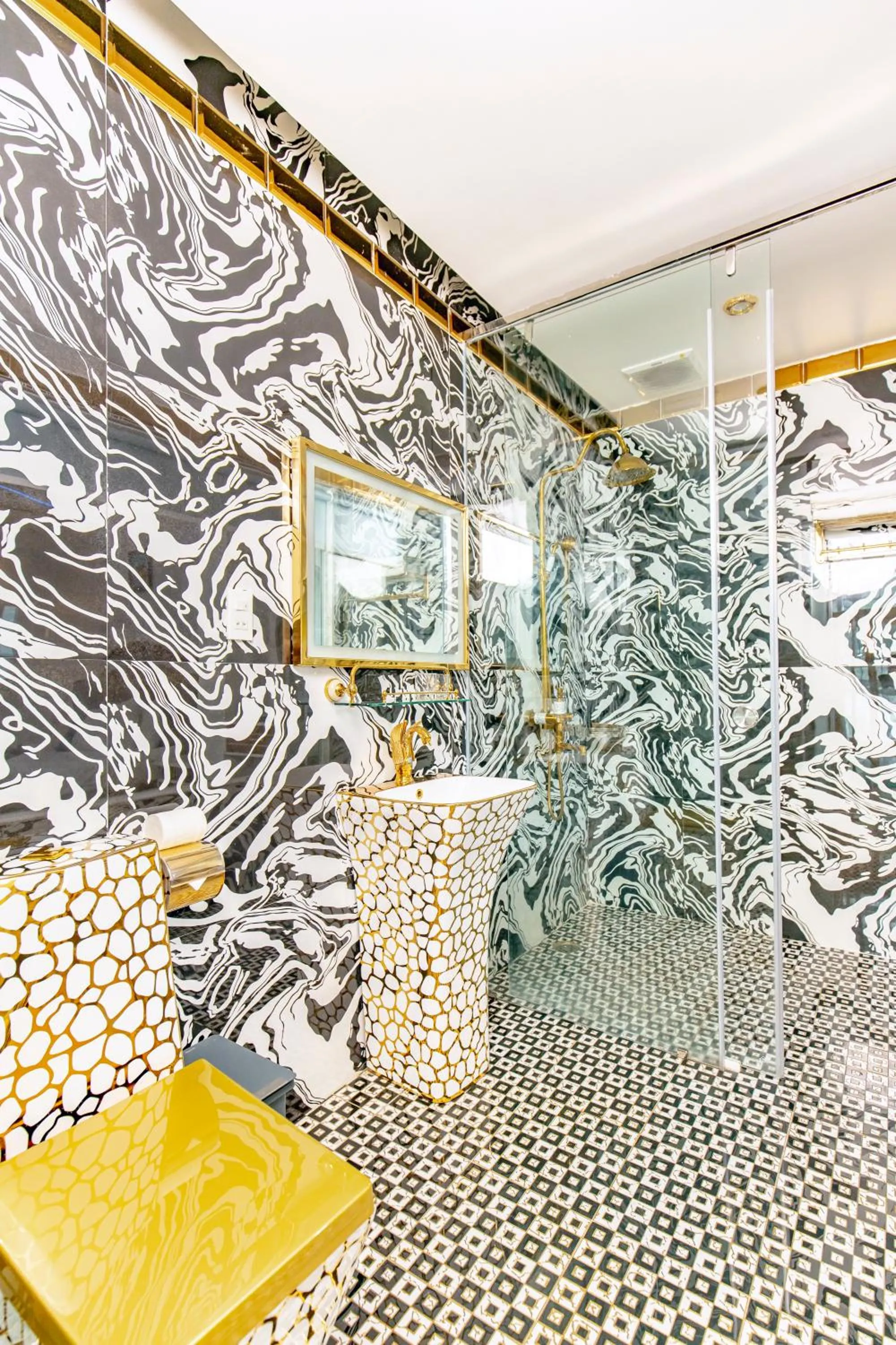 Shower in Dallas Hotel Dalat