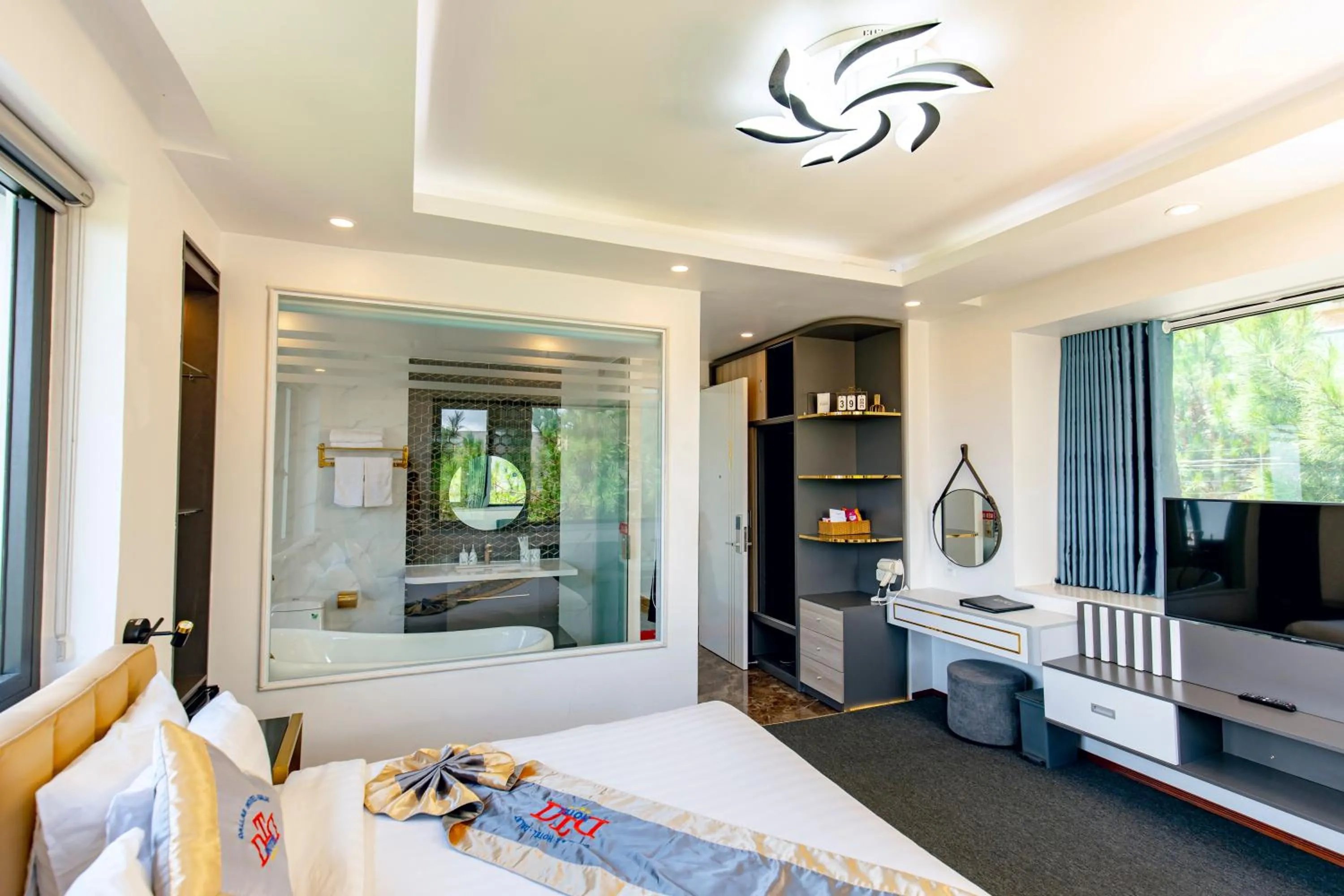 Bed in Dallas Hotel Dalat