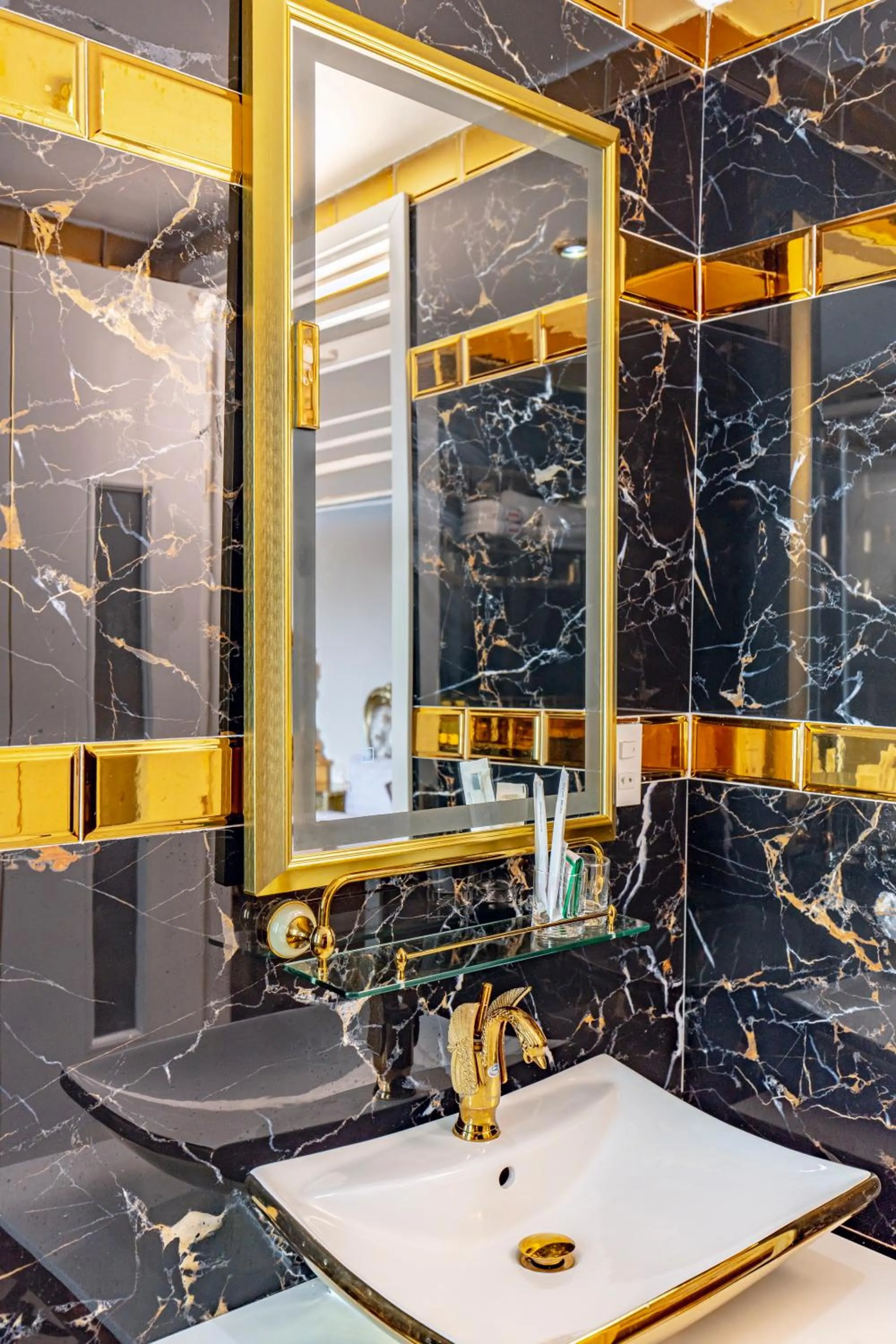 Shower in Dallas Hotel Dalat