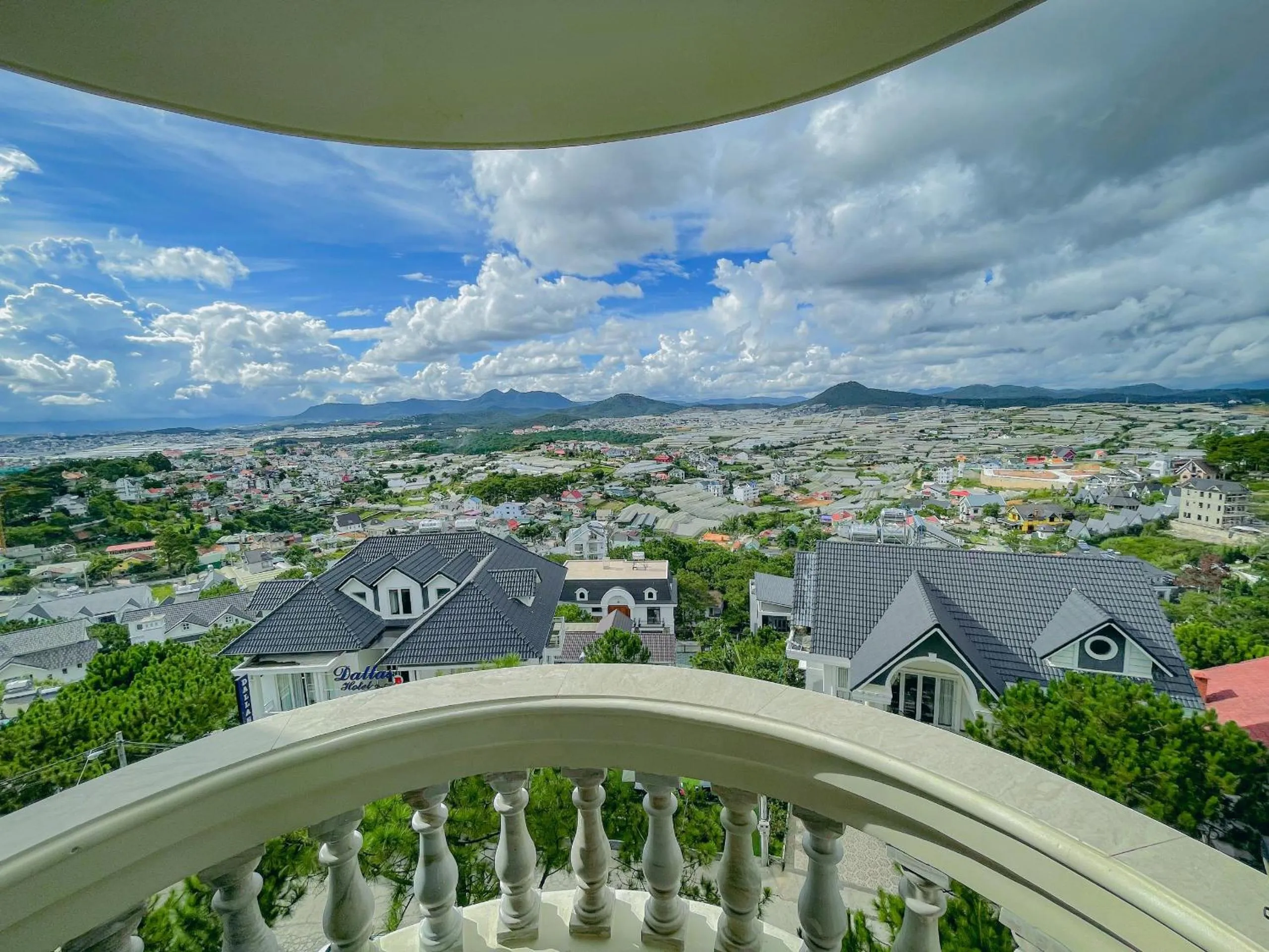 Day in Dallas Hotel Dalat