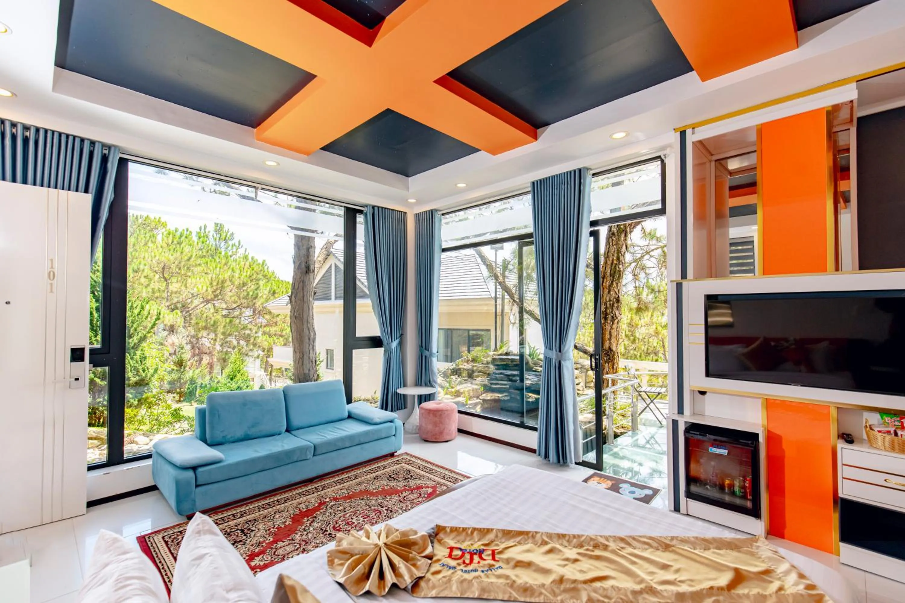 TV and multimedia in Dallas Hotel Dalat