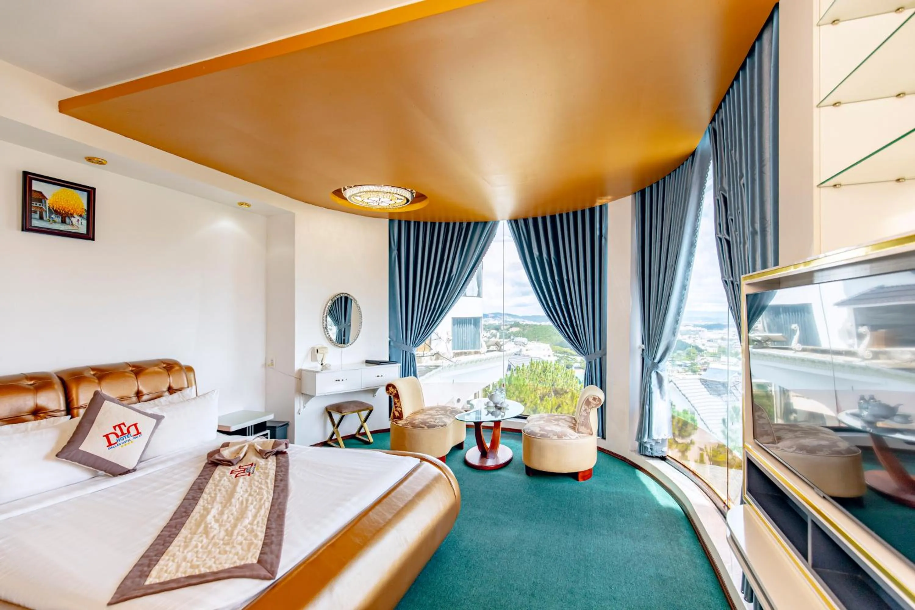 Bed in Dallas Hotel Dalat