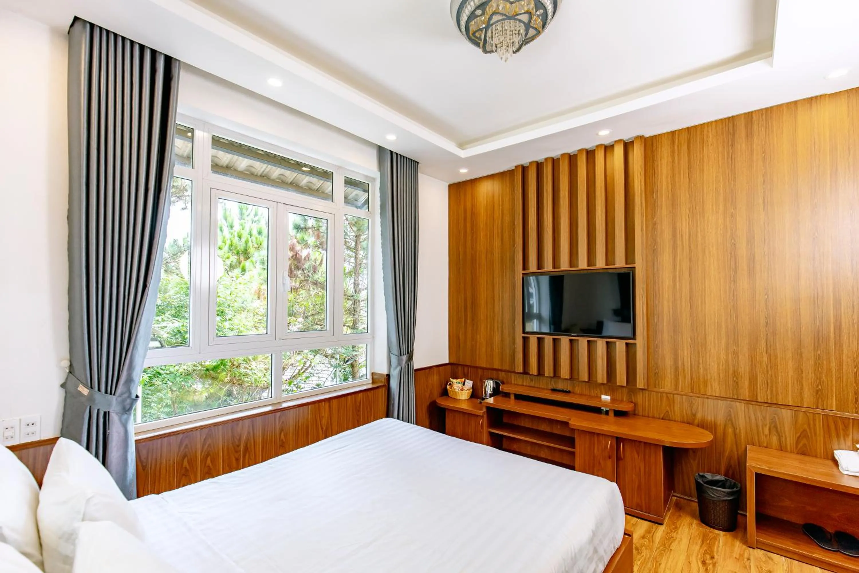 Bed in Dallas Hotel Dalat