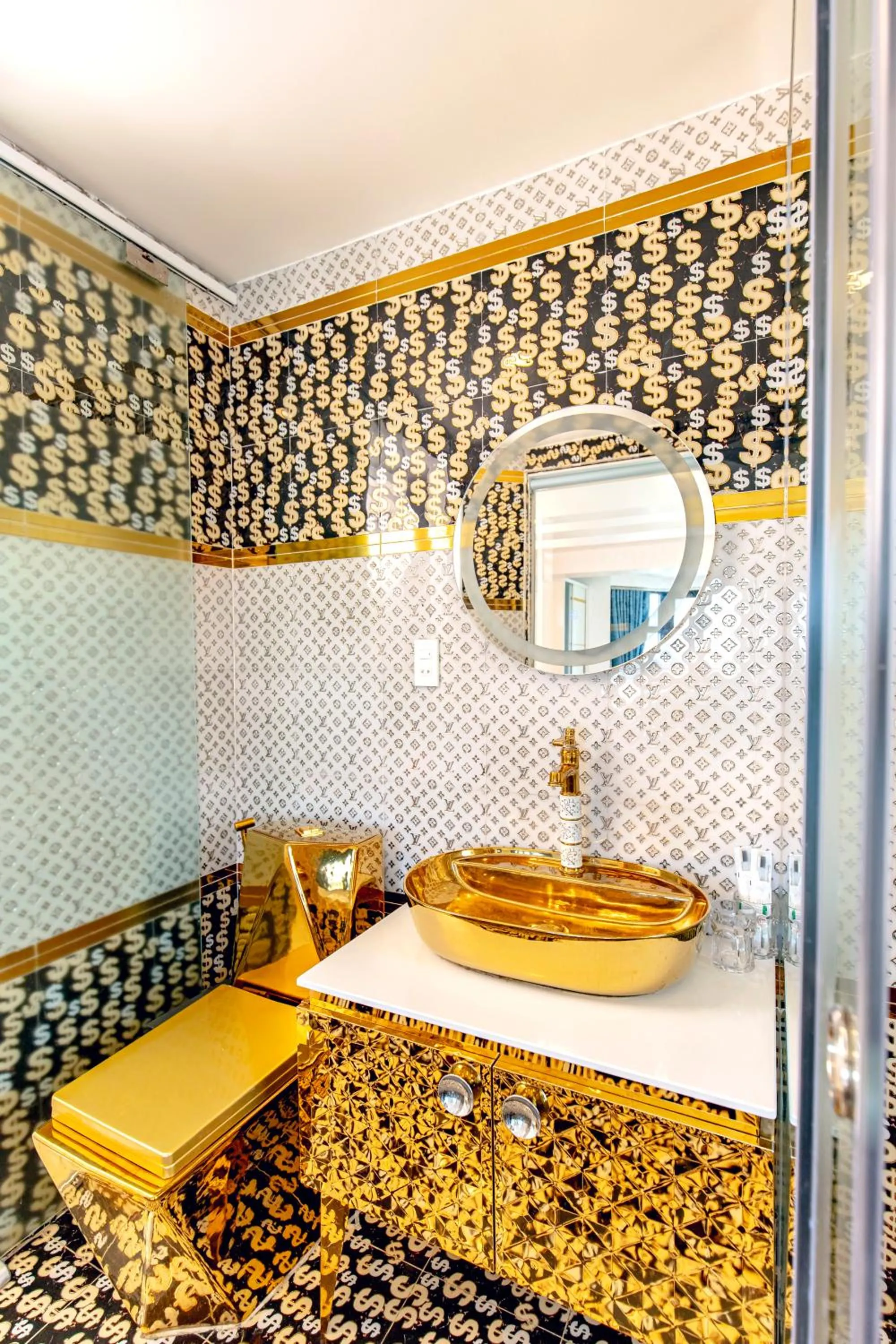 Bathroom in Dallas Hotel Dalat