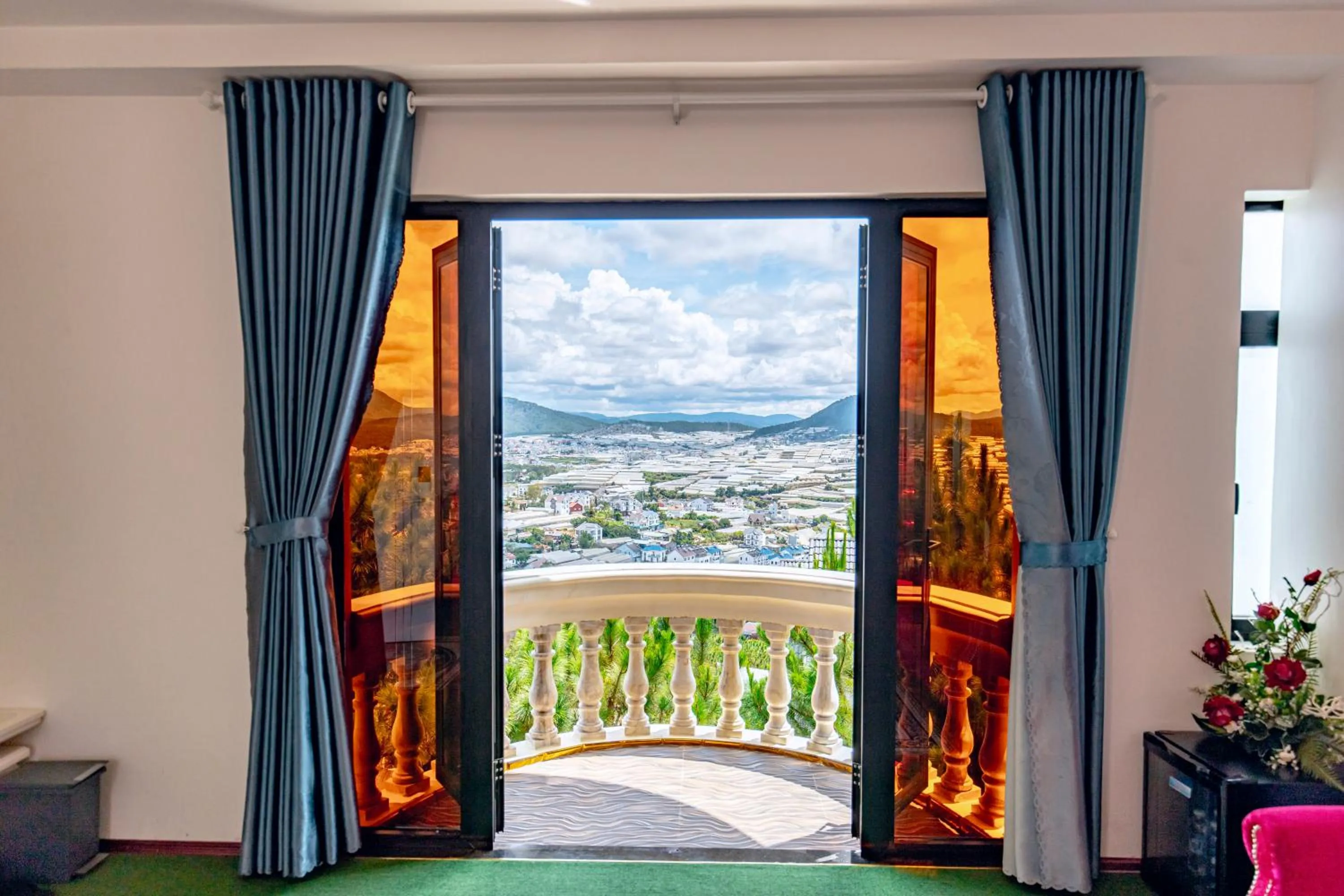 Day in Dallas Hotel Dalat