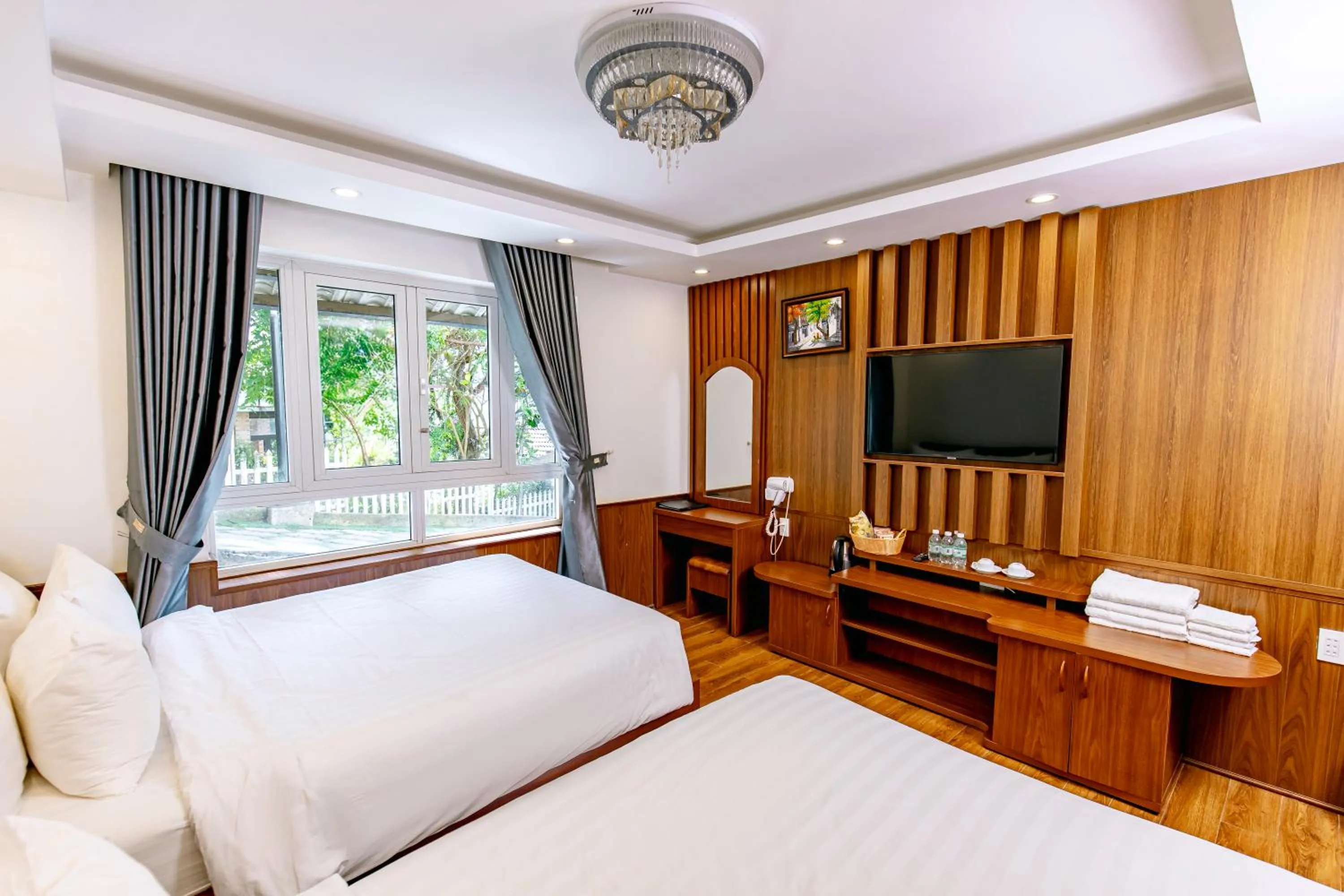 Bed in Dallas Hotel Dalat