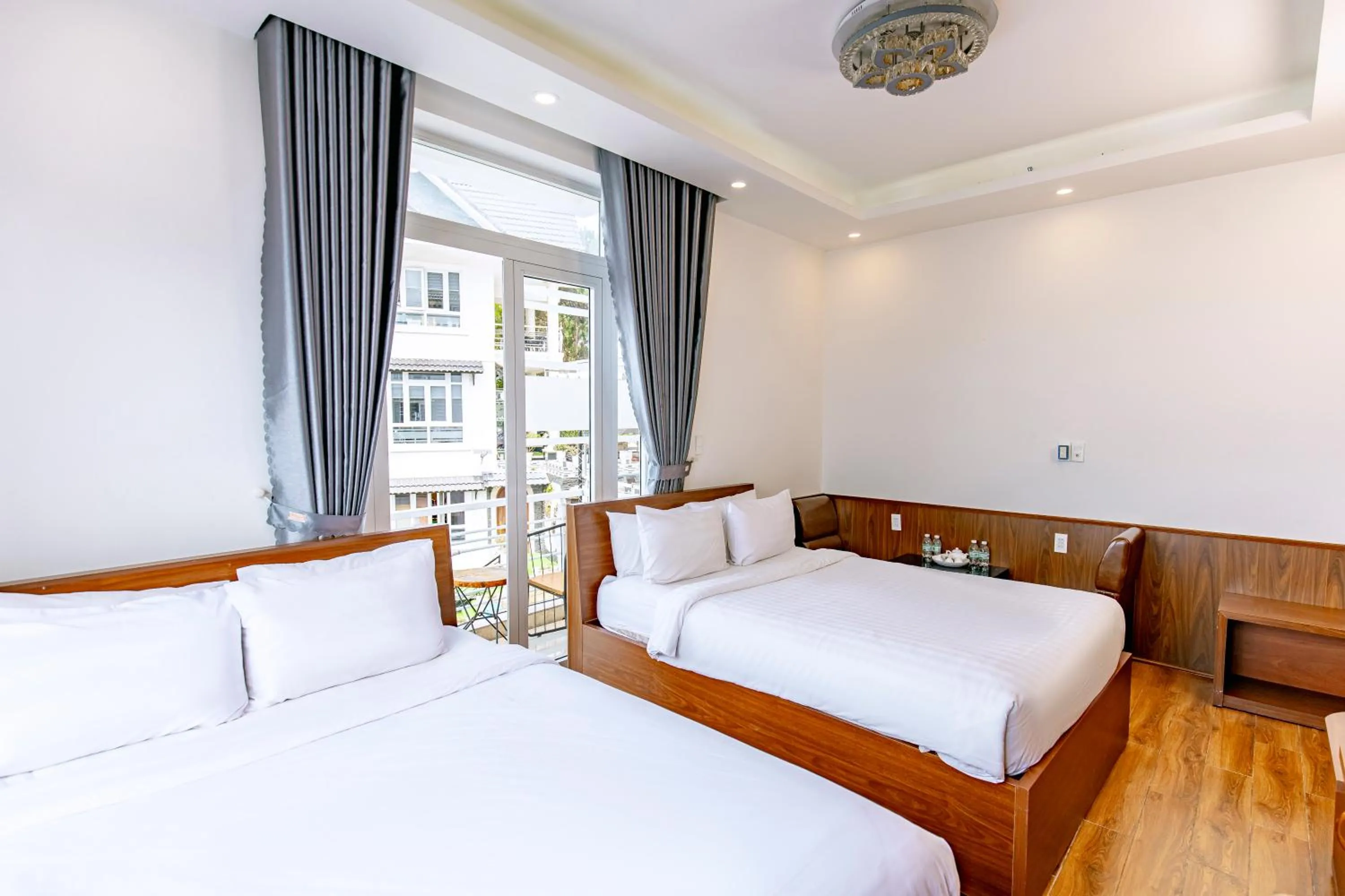 Bed in Dallas Hotel Dalat