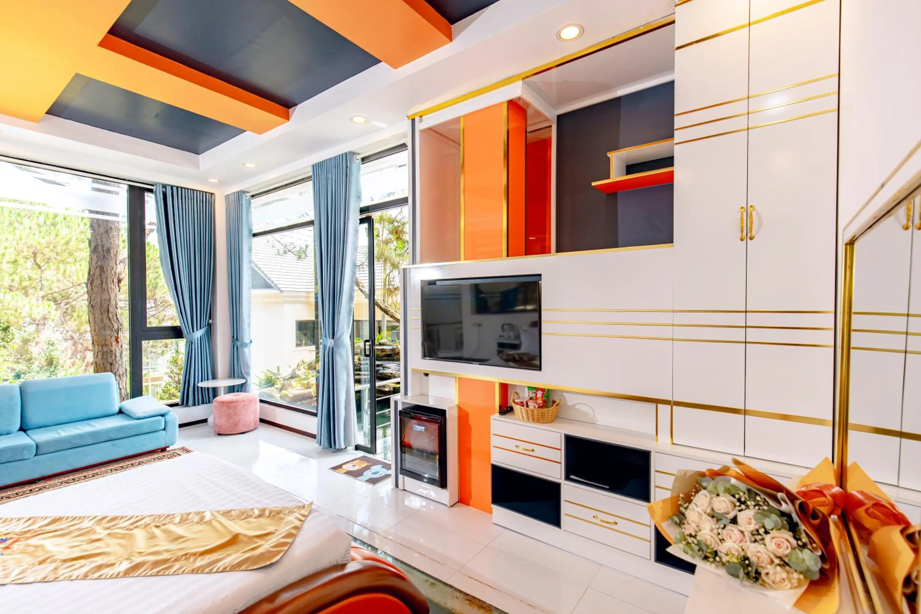 TV and multimedia in Dallas Hotel Dalat