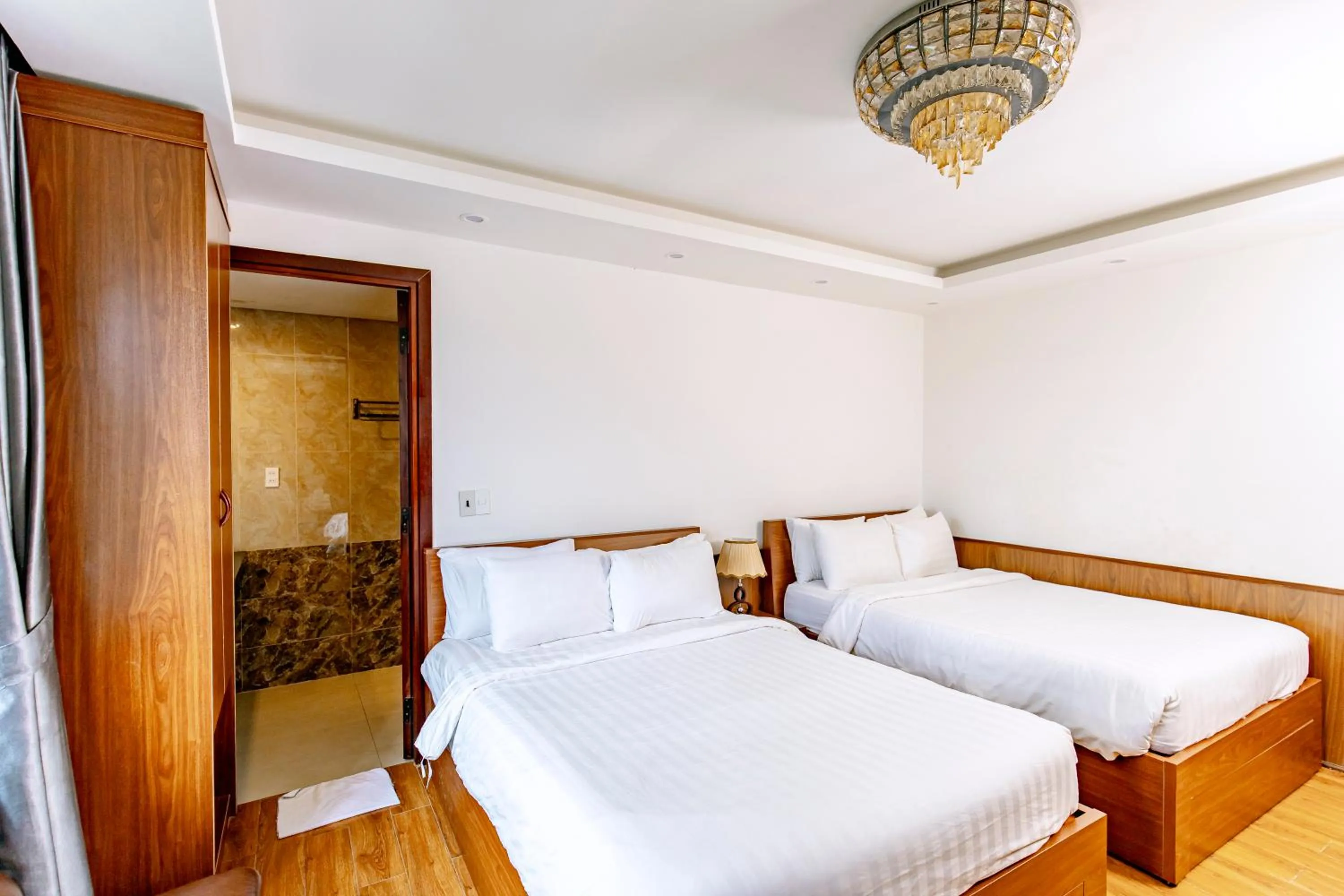 Bed in Dallas Hotel Dalat