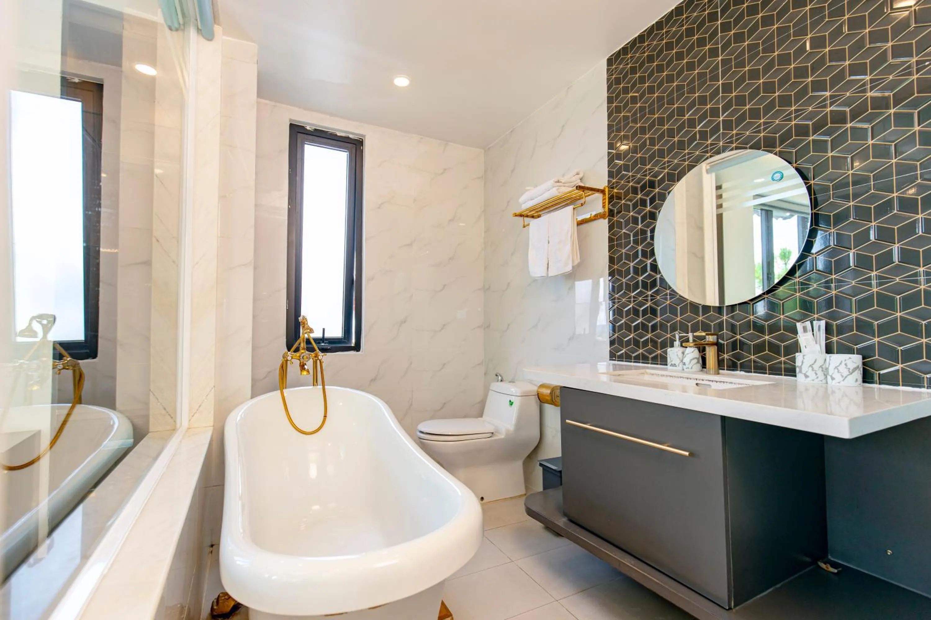 Shower in Dallas Hotel Dalat