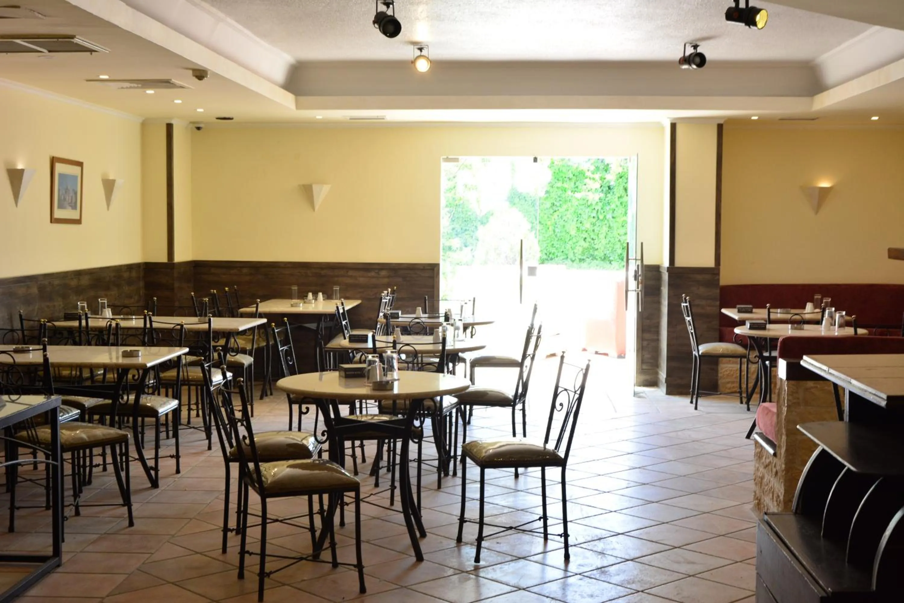 Breakfast in Rakeen Hotel