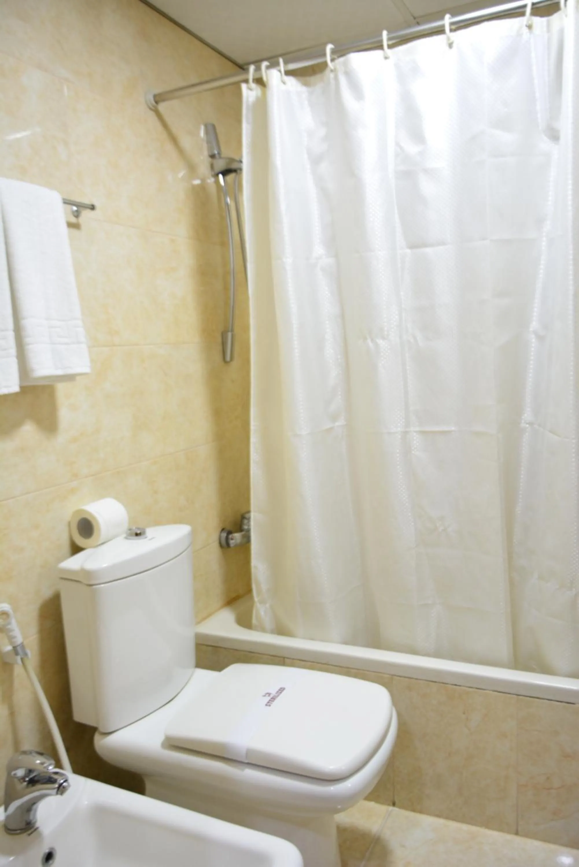 Bathroom in Rakeen Hotel