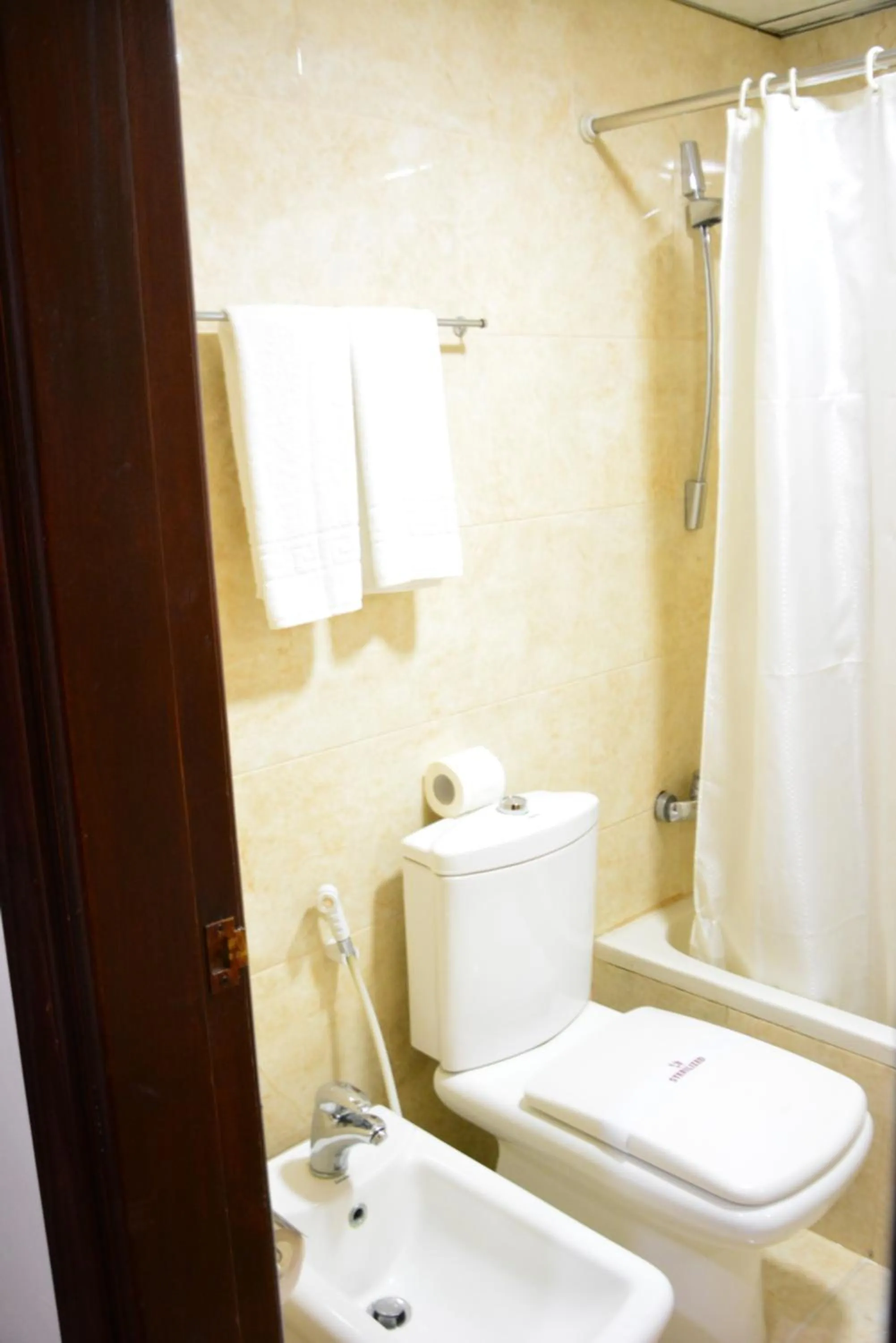 Bathroom in Rakeen Hotel