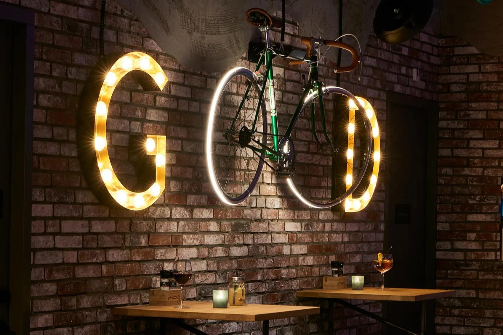 Lounge or bar in Moxy Amsterdam Schiphol Airport