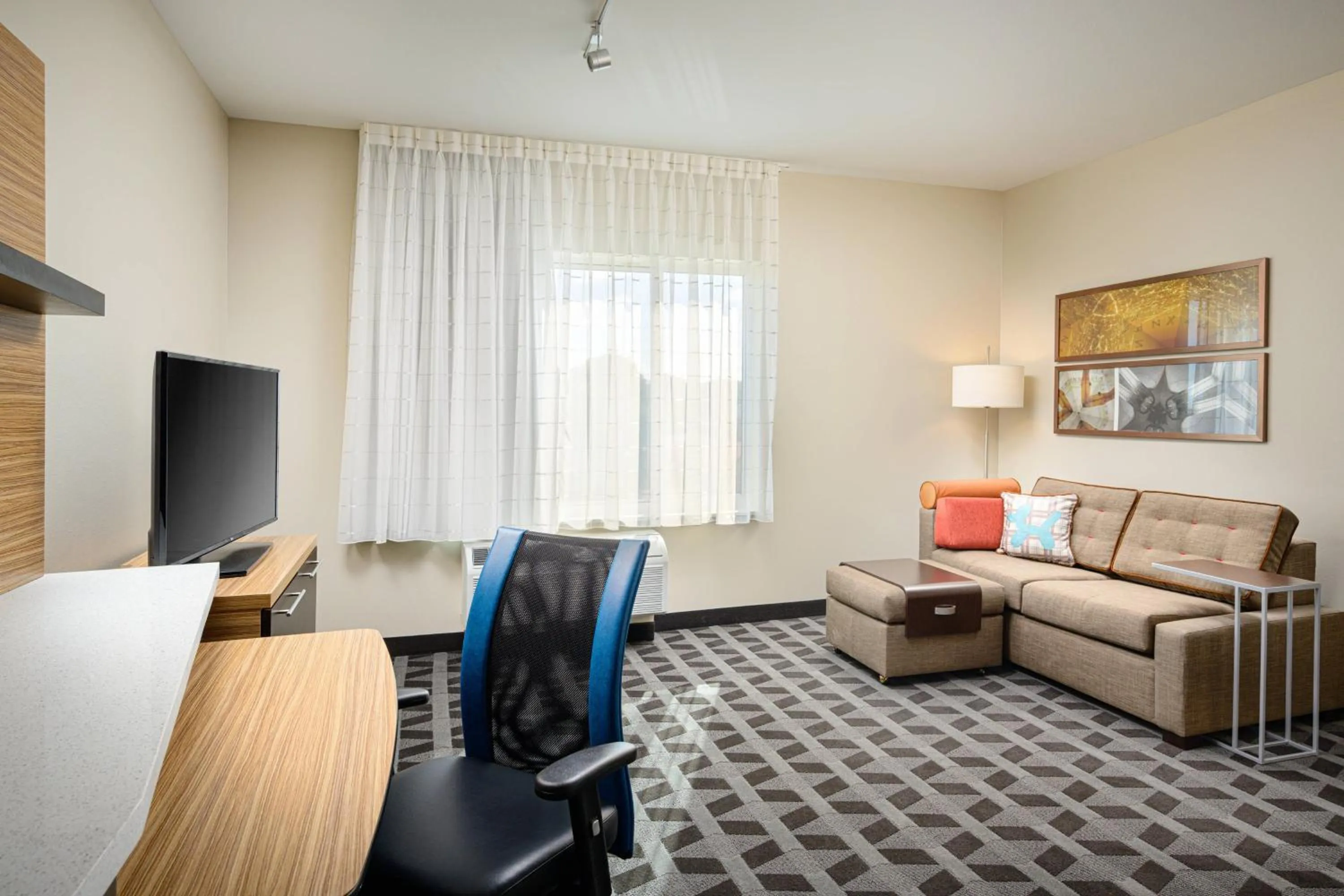 Living room, Bed in TownePlace Suites by Marriott Tuscaloosa