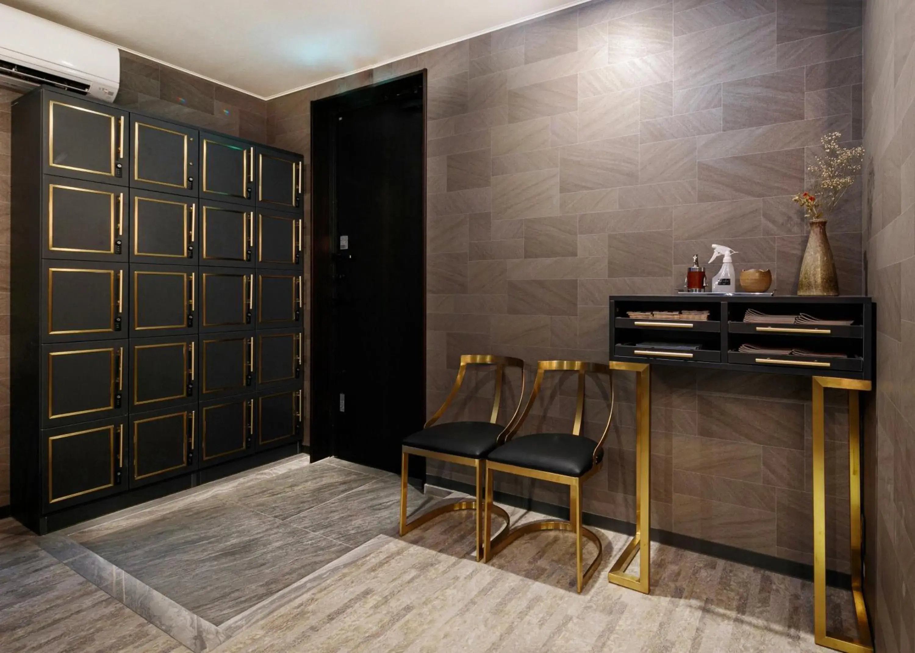 Facade/entrance in The Barn Tokyo Facade/entrance in The Barn Tokyo