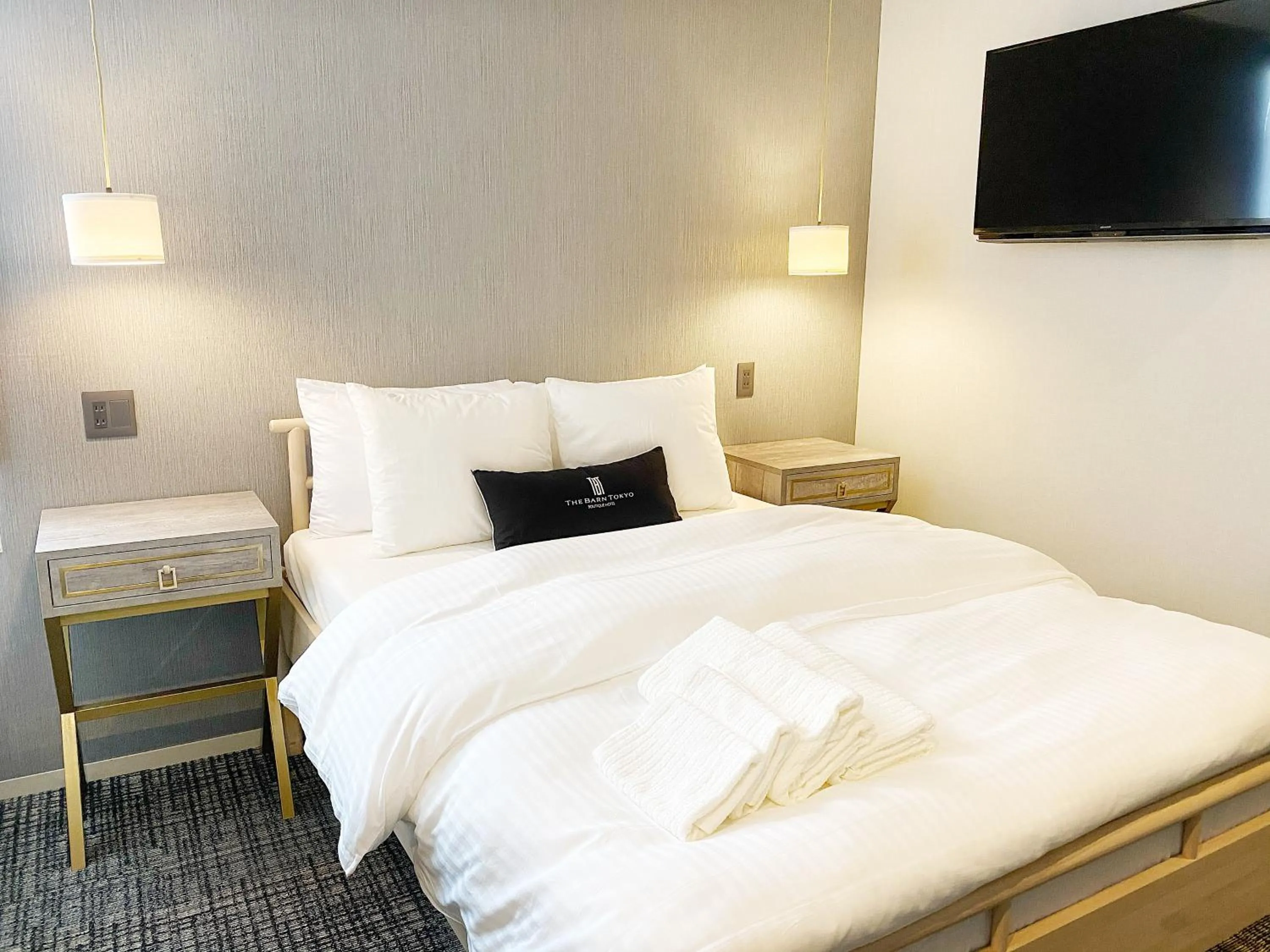 Bed in The Barn Tokyo