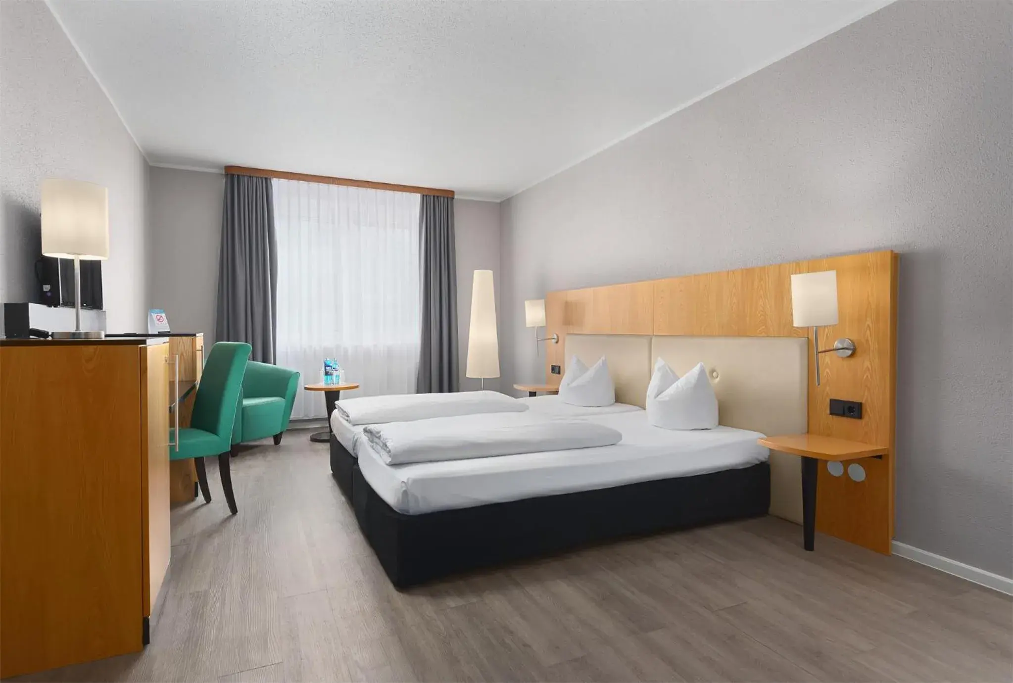 Photo of the whole room, Bed in Trip Inn Hotel Egelsbach Frankfurt Photo of the whole room, Bed in Trip Inn Hotel Egelsbach Frankfurt