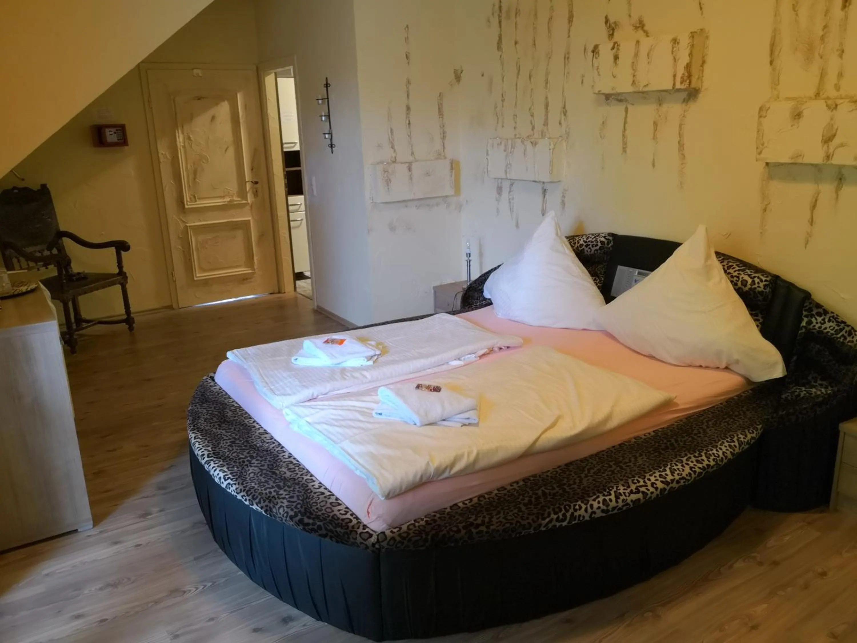 Bedroom, Bed in Waldgasthaus am Schwarzenbruch