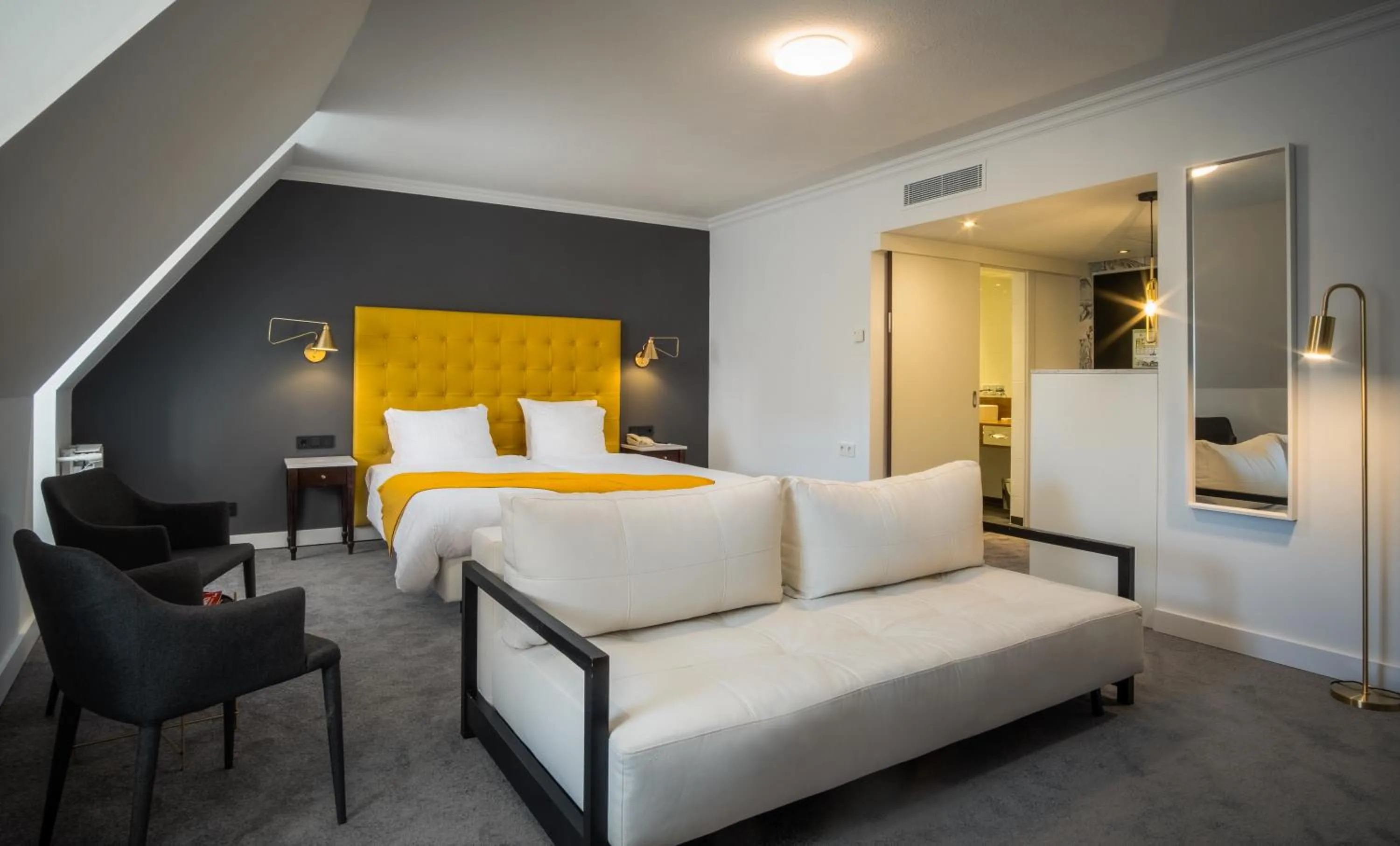 Photo of the whole room, Bed in Van der Valk Hotel Hildesheim