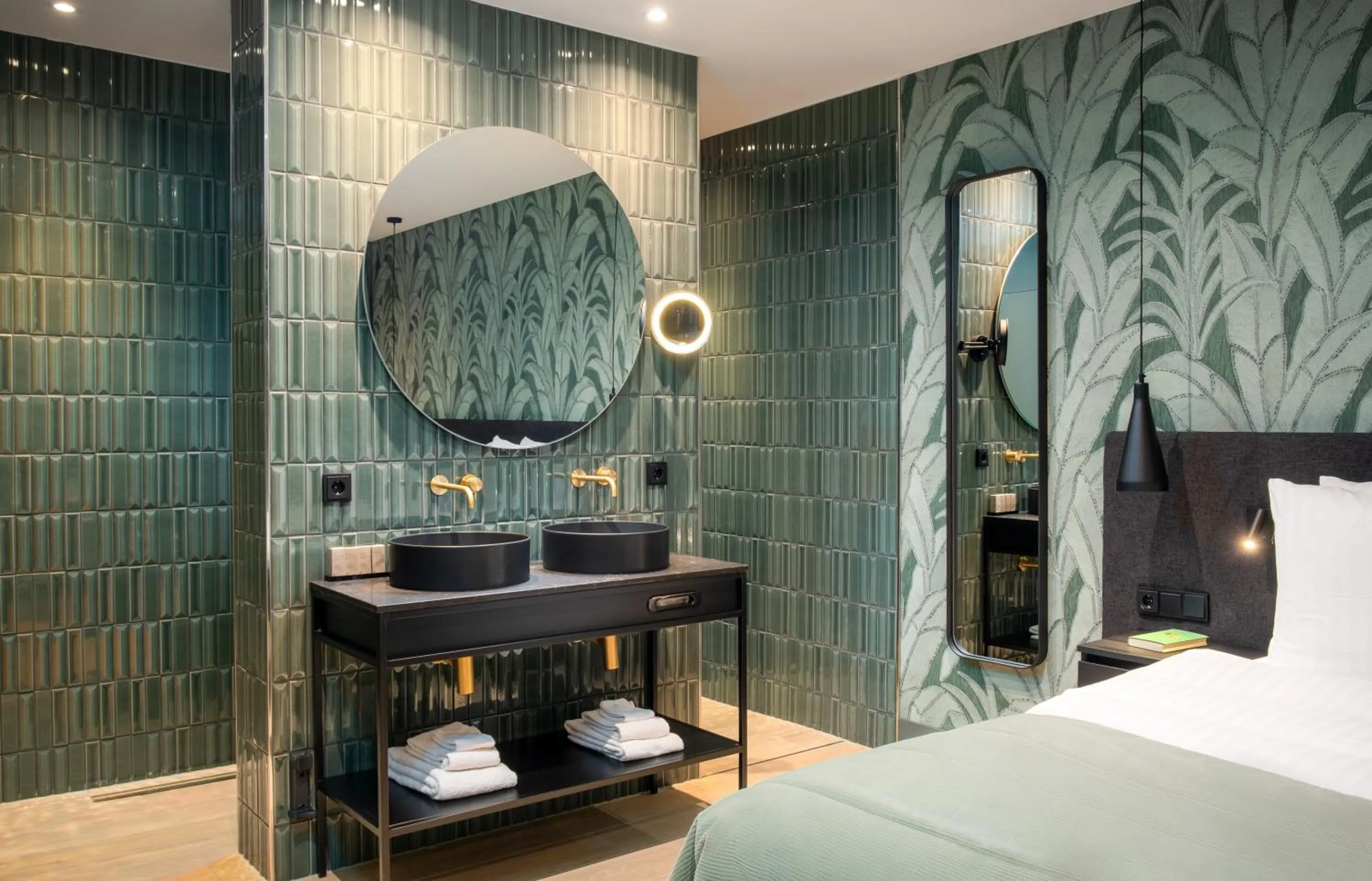 Bathroom, Bed in Van der Valk Hotel Hildesheim