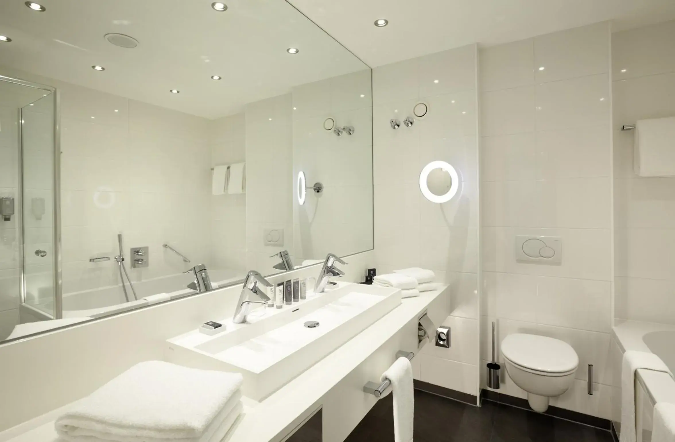 Bathroom in Van der Valk Hotel Hildesheim Bathroom in Van der Valk Hotel Hildesheim