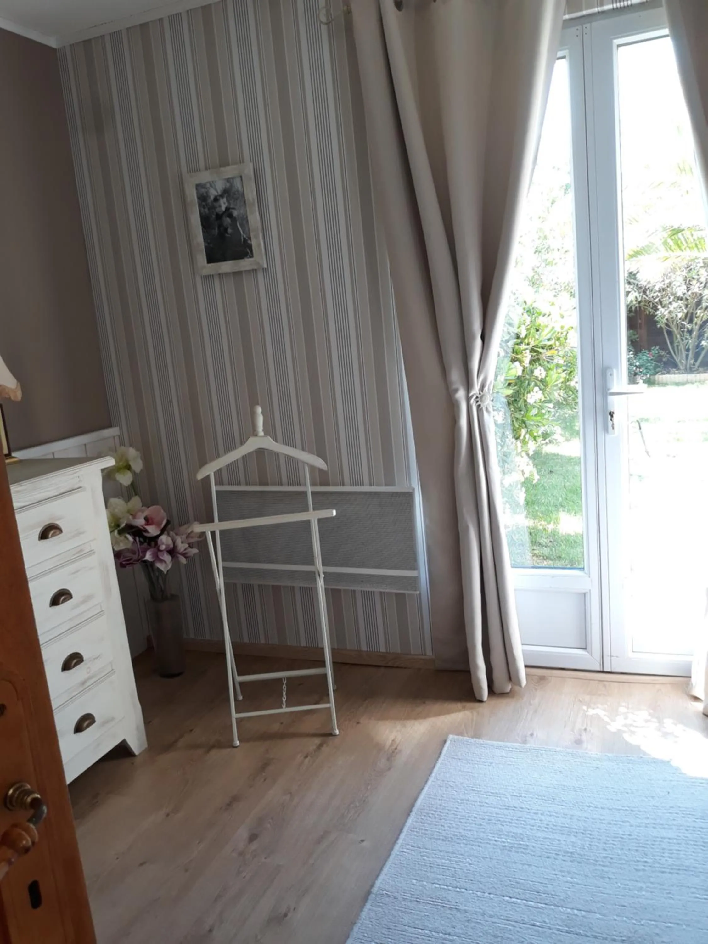 Bed in " Chez NADOU " 2 Chambres d' Hôtes dans maison indépendante à 4 Kms d'Uzès