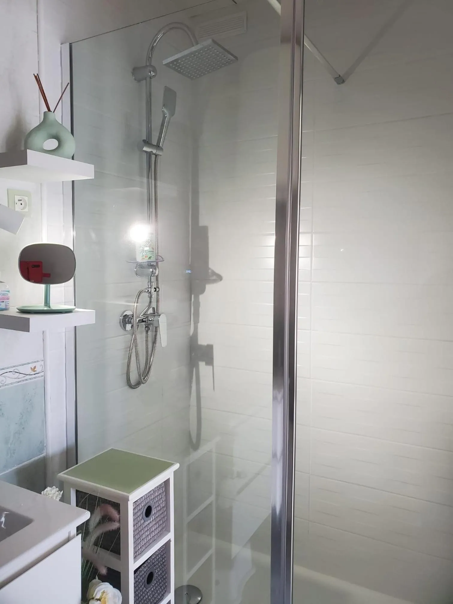 " Chez NADOU " 2 Chambres d' Hôtes dans maison indépendante à 4 Kms d'Uzès