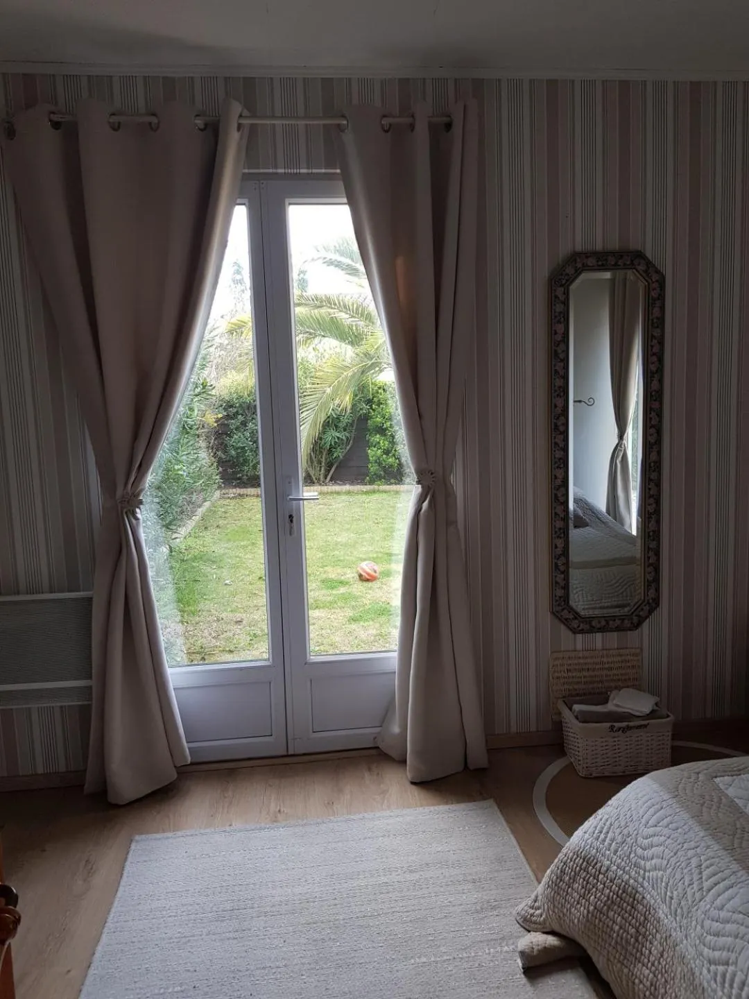 " Chez NADOU " 2 Chambres d' Hôtes dans maison indépendante à 4 Kms d'Uzès
