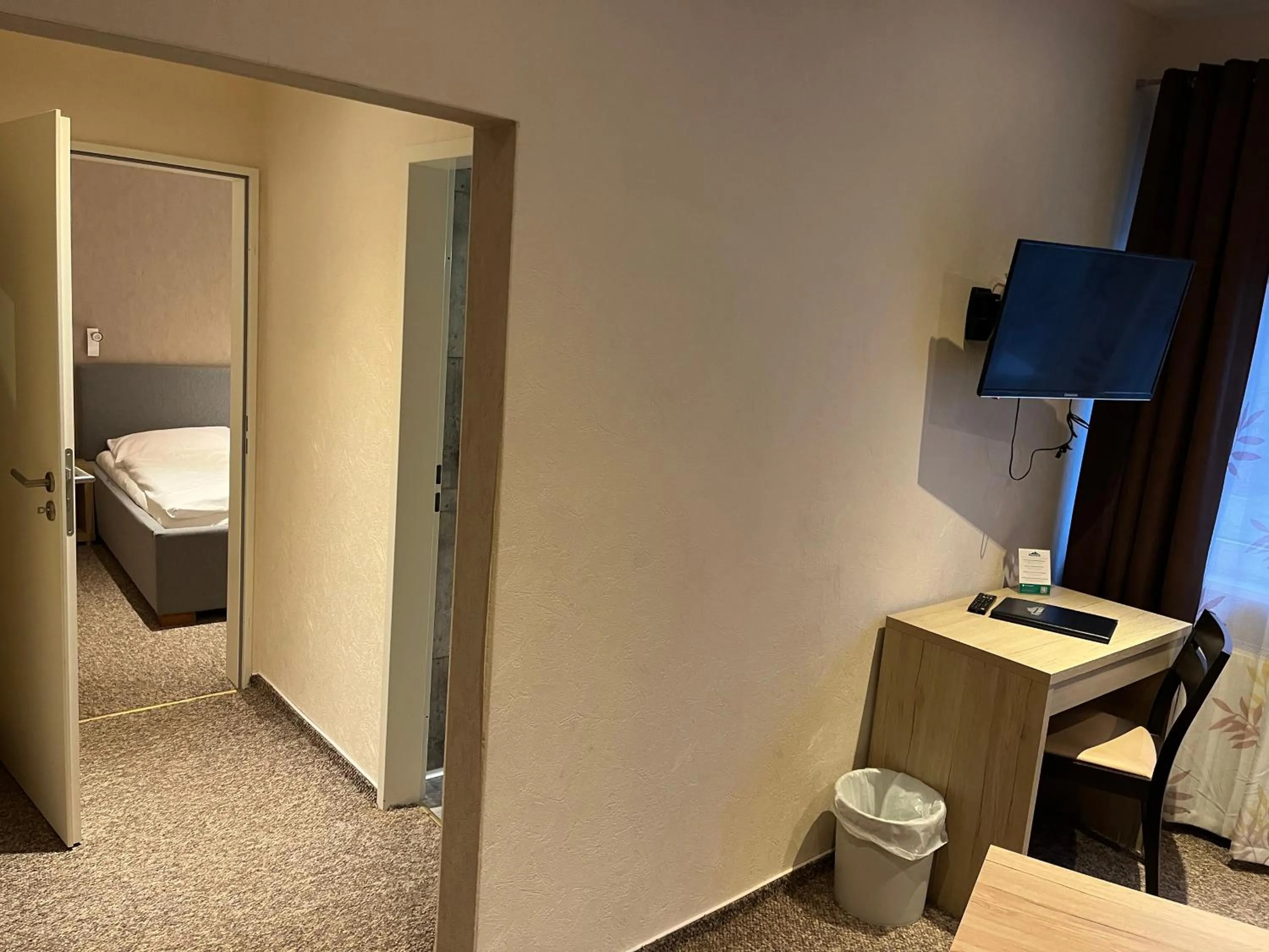 Living room, Bed in Hotel Aquarius Braunschweig