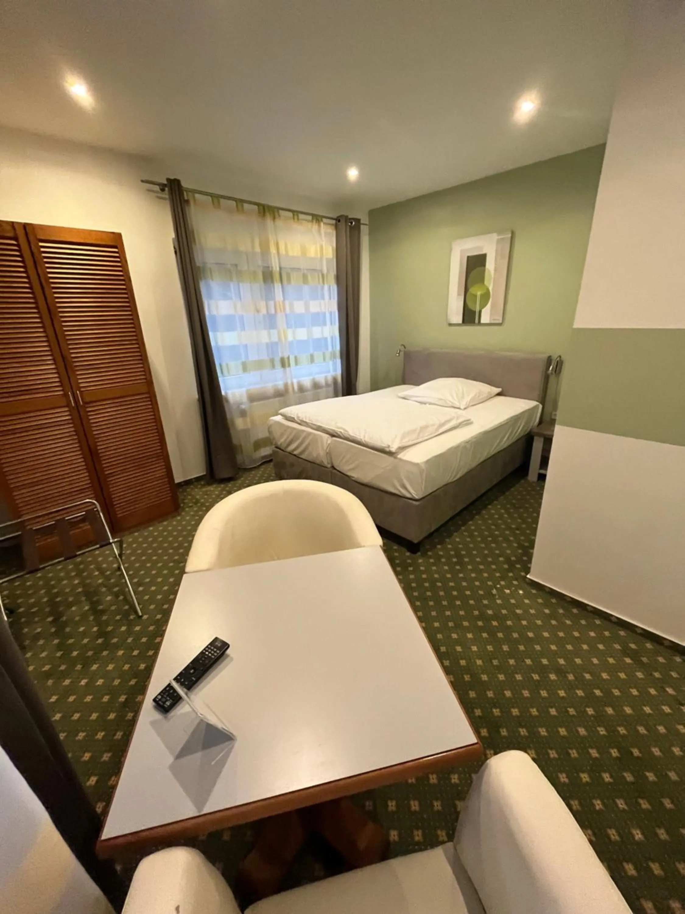 Photo of the whole room, Bed in Hotel Aquarius Braunschweig