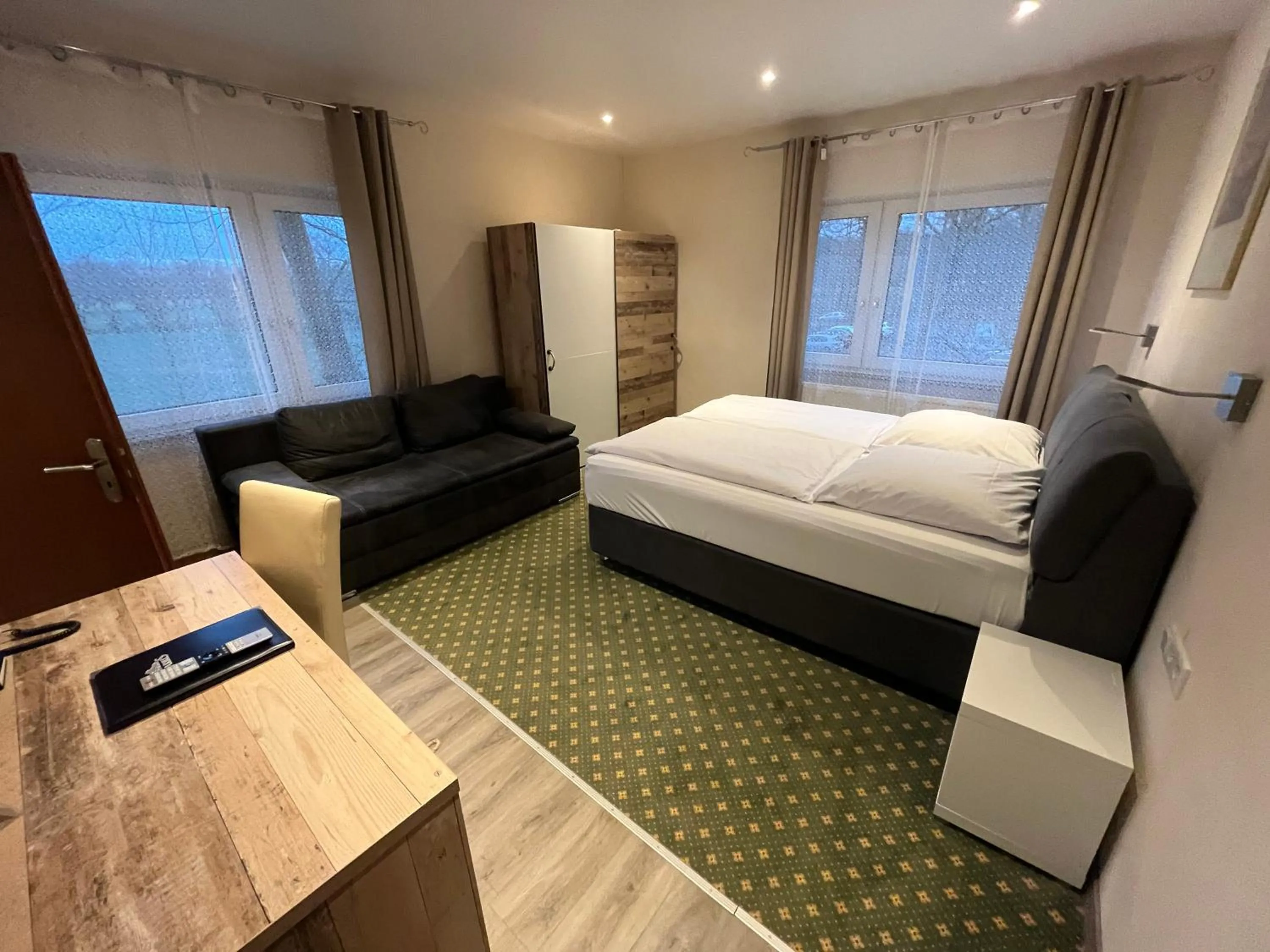 Photo of the whole room, Bed in Hotel Aquarius Braunschweig