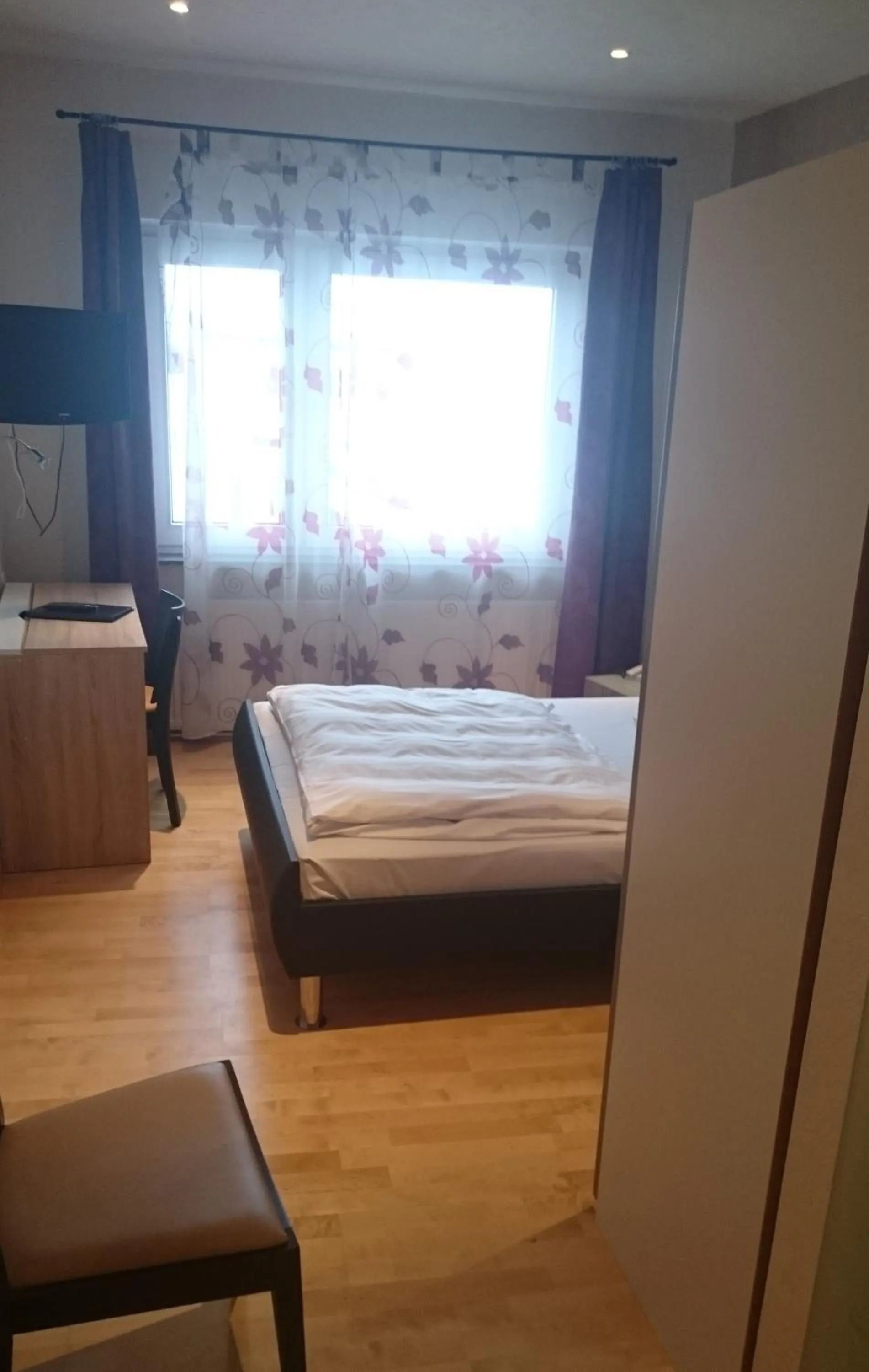 Photo of the whole room, Bed in Hotel Aquarius Braunschweig