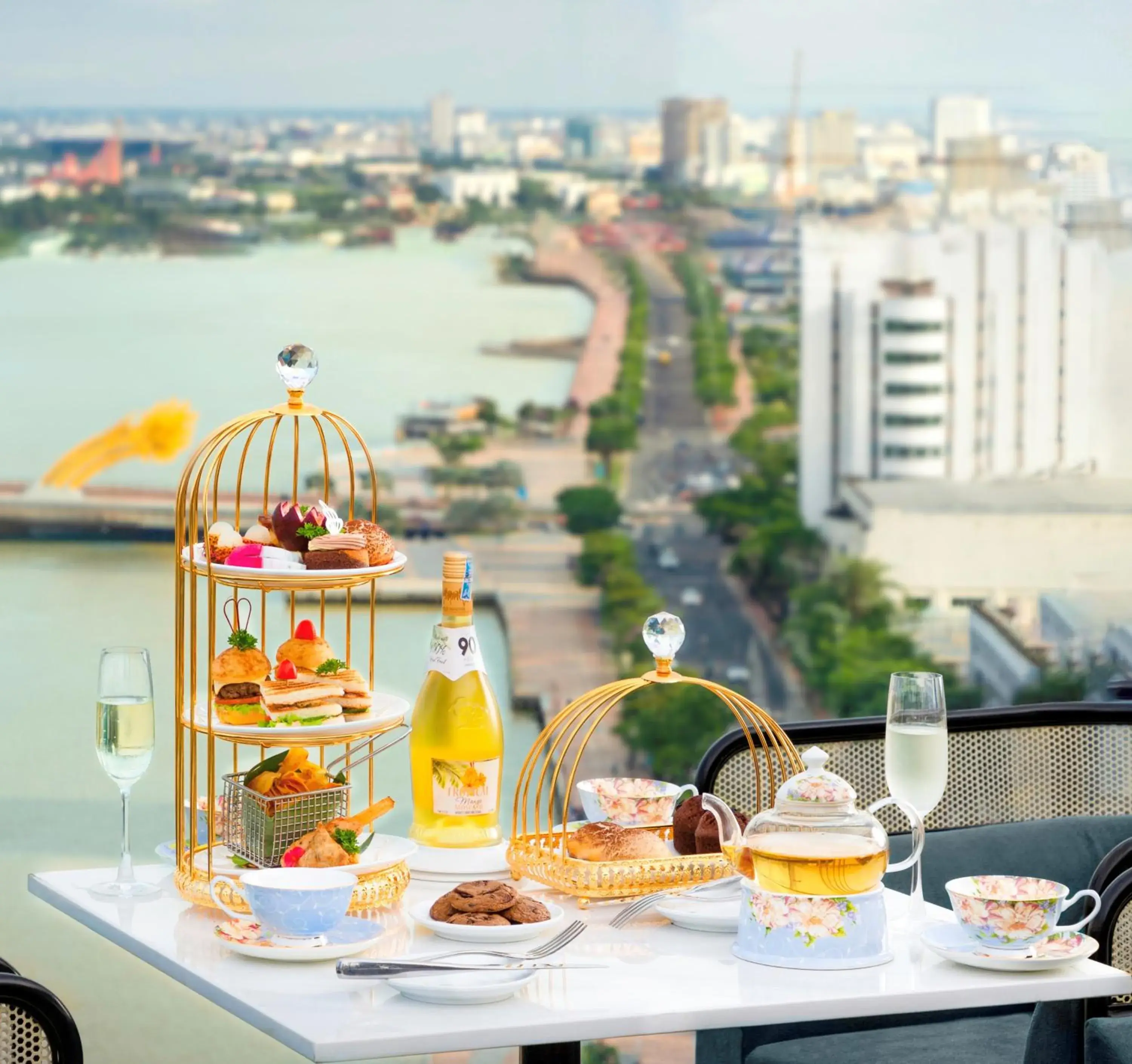 Lounge or bar in HAIAN Riverfront Hotel Da Nang Lounge or bar in HAIAN Riverfront Hotel Da Nang