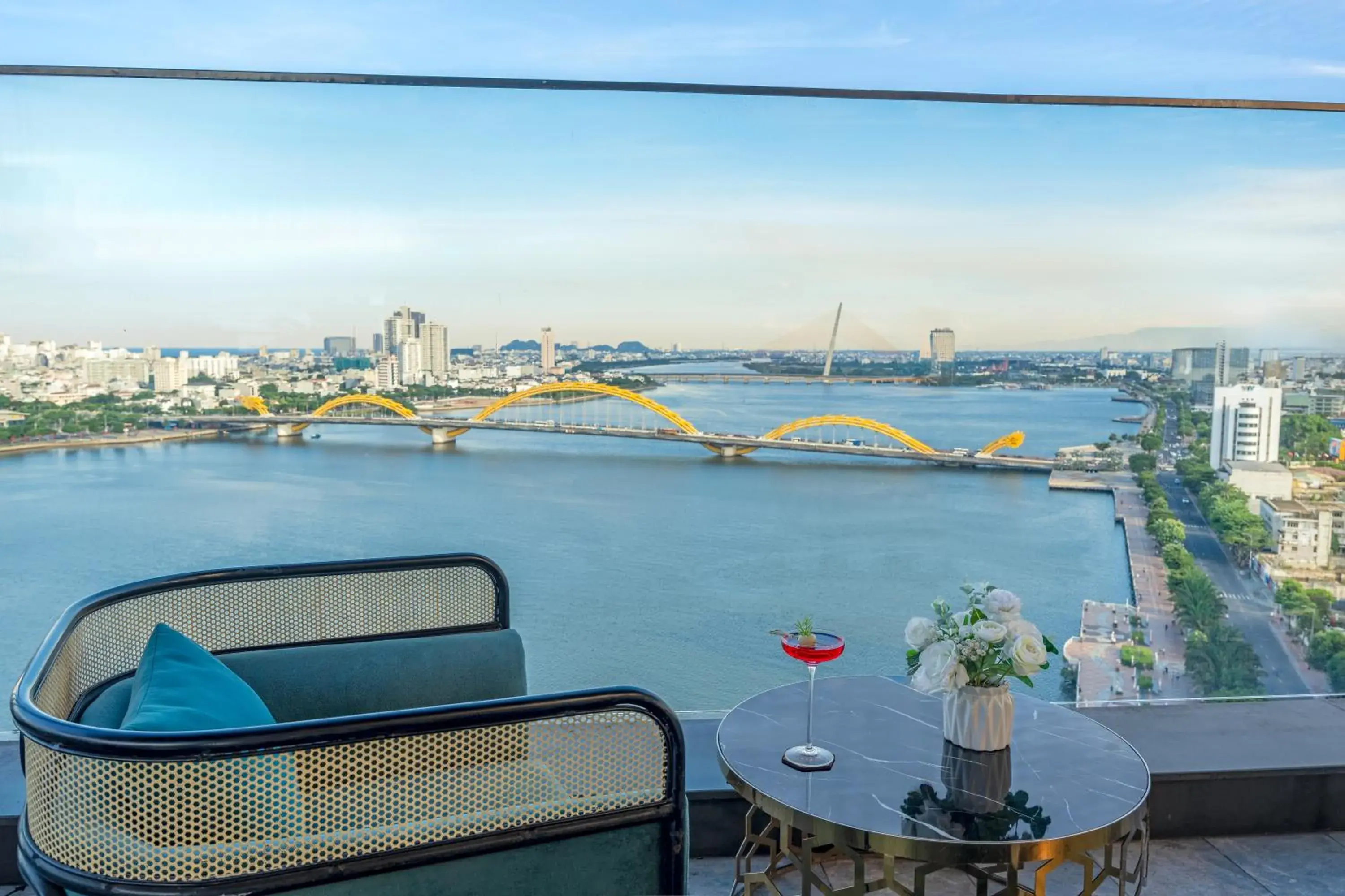 Lounge or bar in HAIAN Riverfront Hotel Da Nang Lounge or bar in HAIAN Riverfront Hotel Da Nang