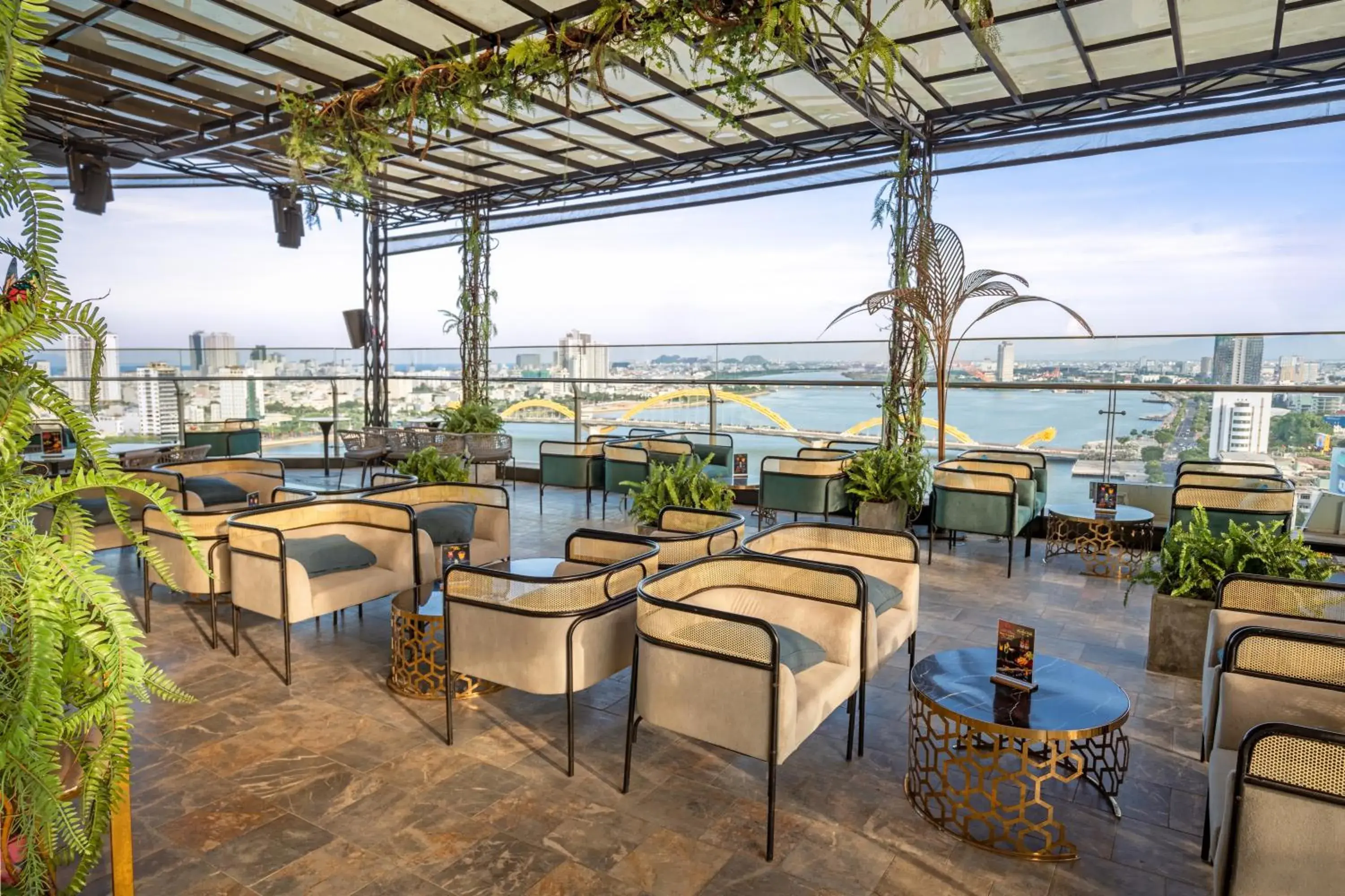 Lounge or bar in HAIAN Riverfront Hotel Da Nang Lounge or bar in HAIAN Riverfront Hotel Da Nang