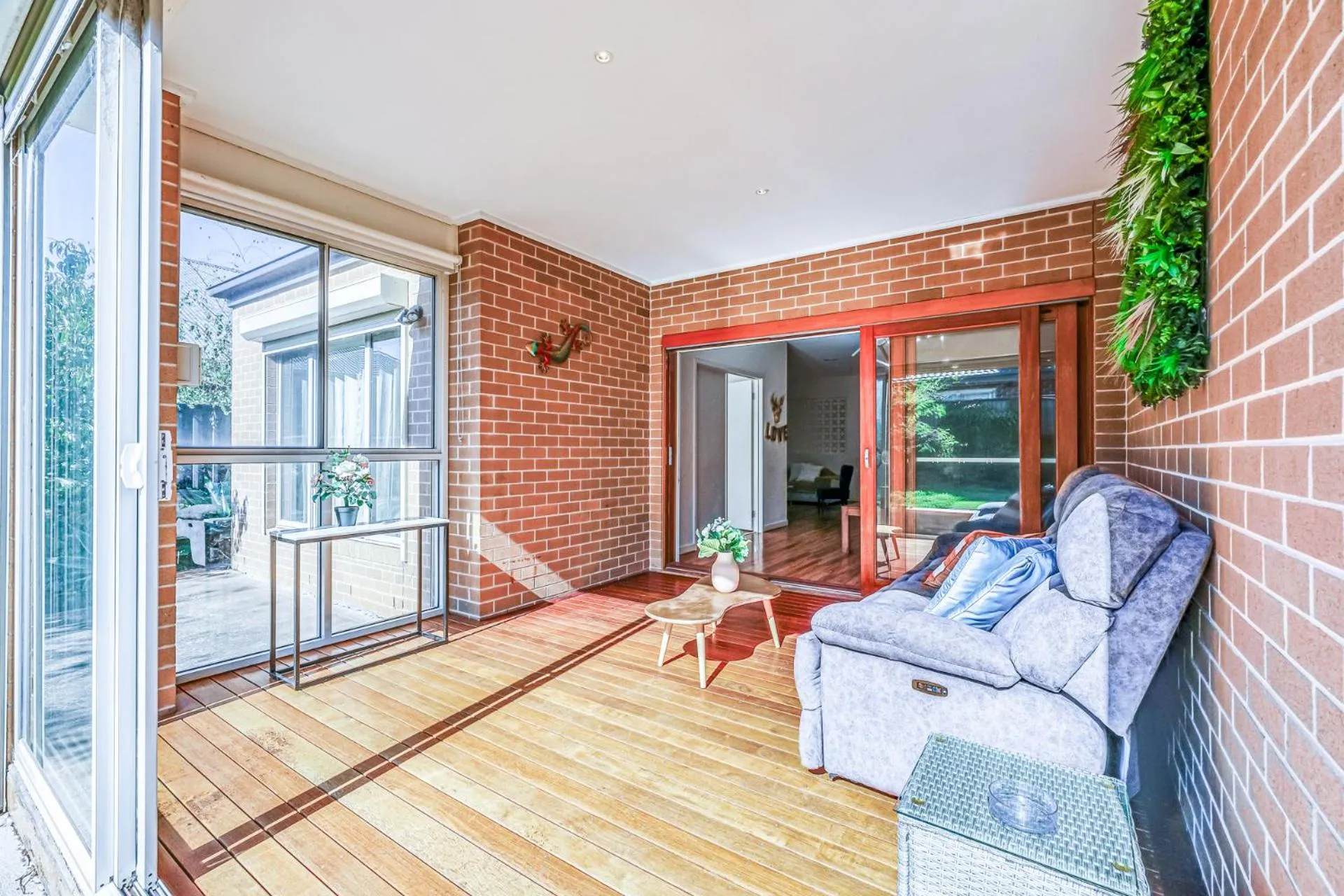 Stylish Luxe House For Big Group Near Shopping Center