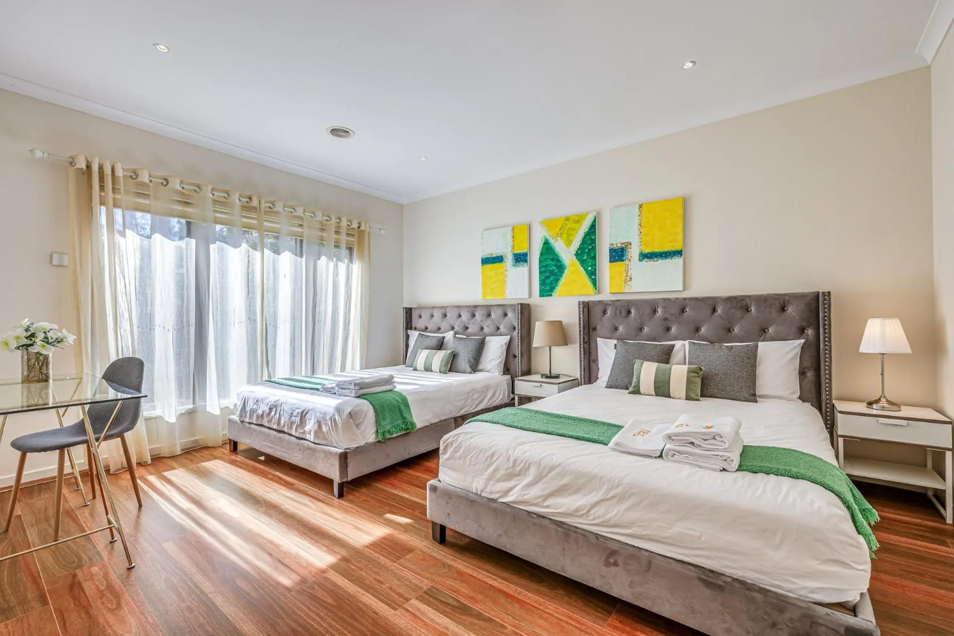 Stylish Luxe House For Big Group Near Shopping Center