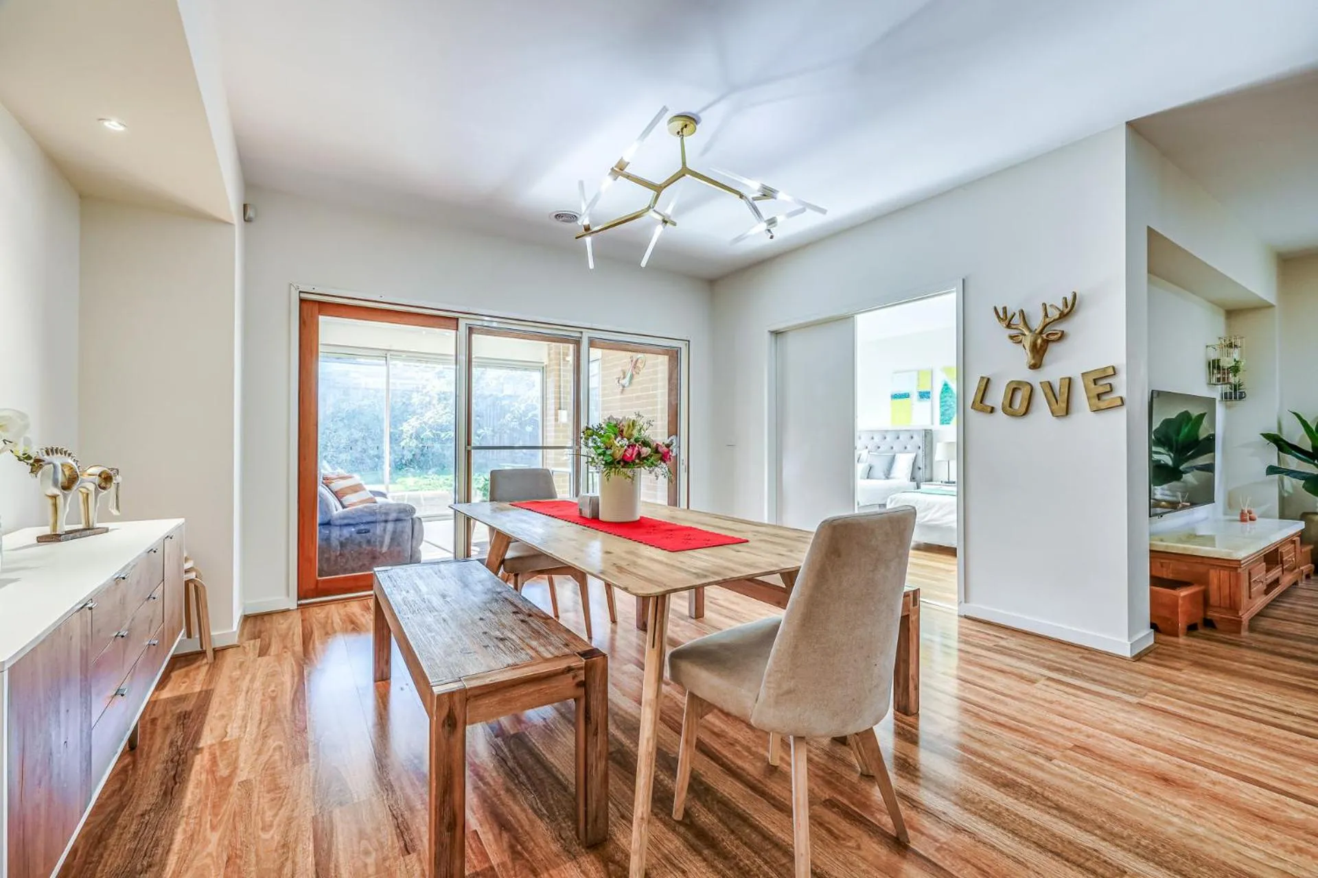 Stylish Luxe House For Big Group Near Shopping Center