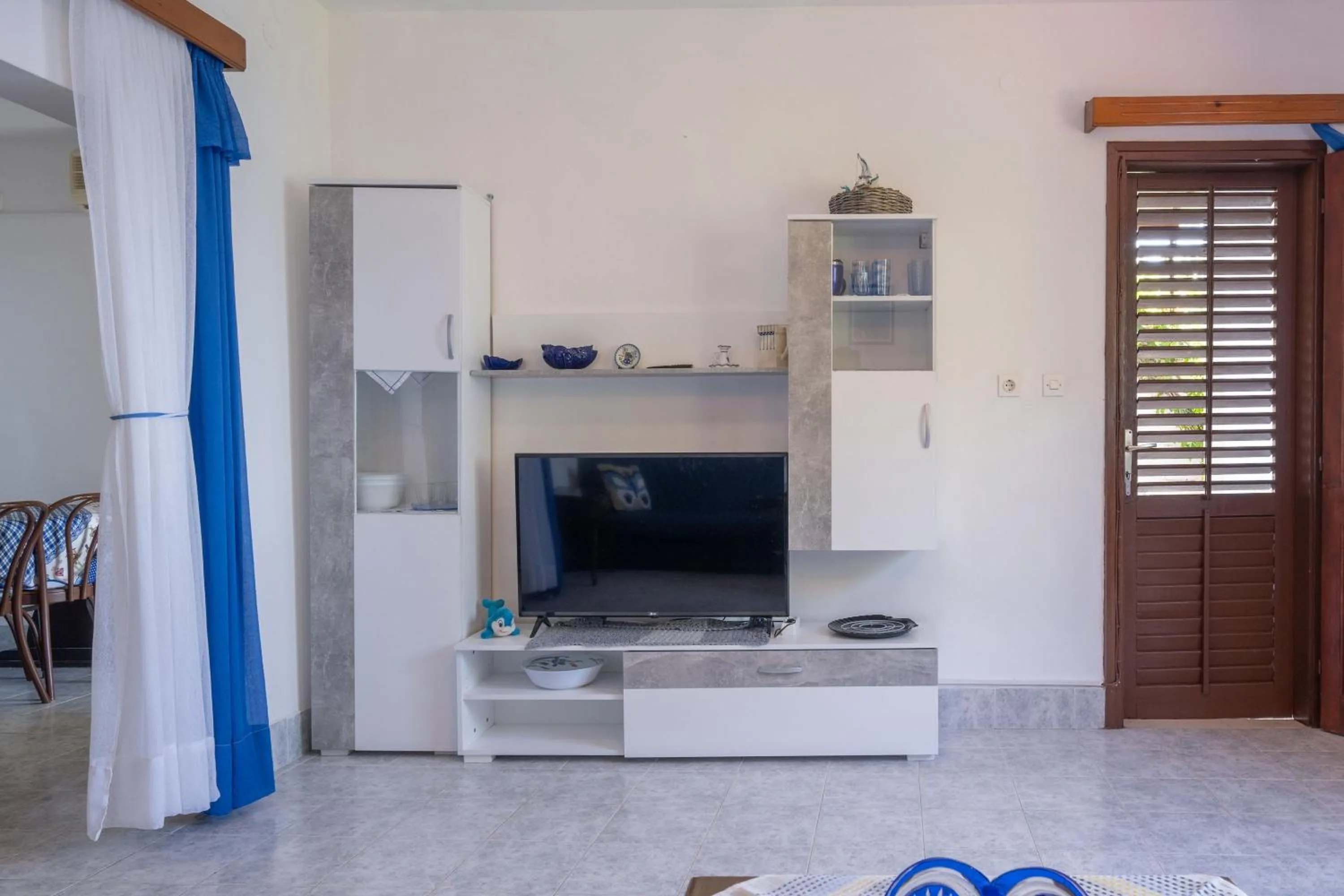 TV and multimedia in Apartments Ljiljana