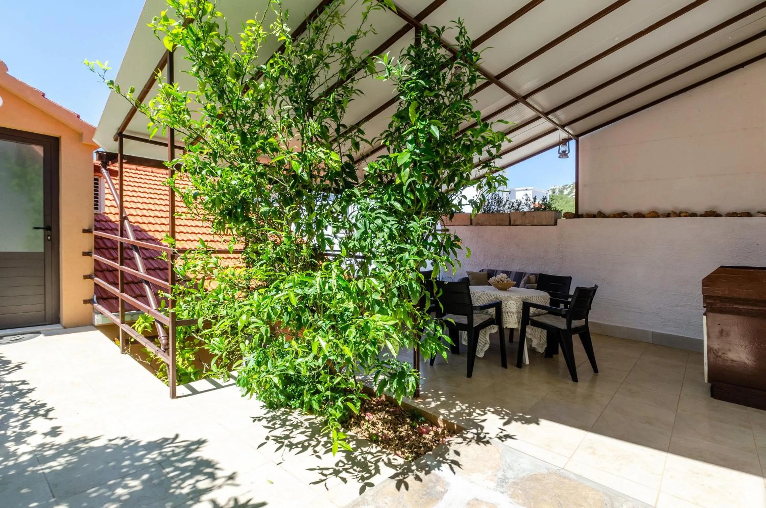 Property building in Apartments Ljiljana